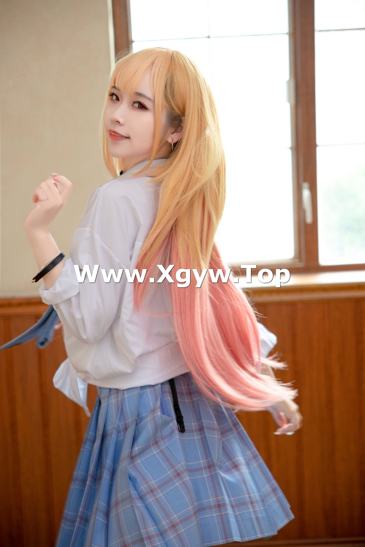 xgyw.top_动漫博主G44不会受伤替身人偶坠入爱河主题私房性感黑色服饰配缕空丝袜诱惑写真42P