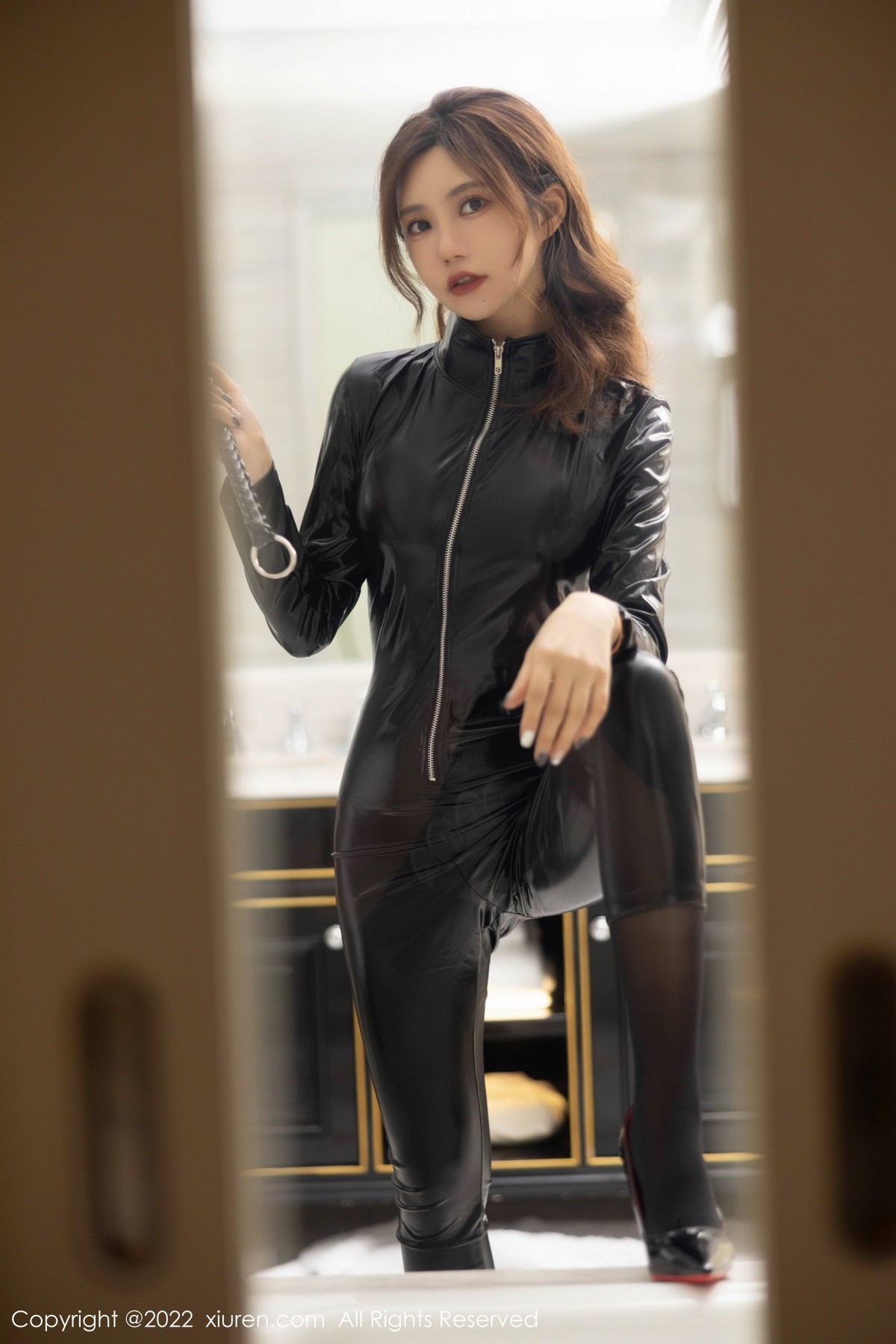 xgyw.top_XiuRen第5131期_女神绮里嘉ula海南心愿旅拍脱黑色皮质连体衣露性感内衣诱惑写真96P