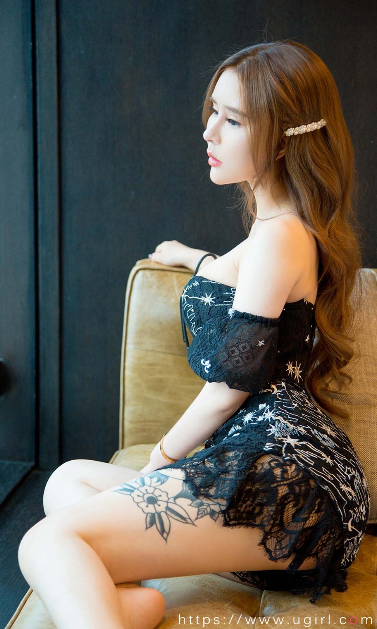 xgyw.top_[Ugirls爱尤物]No.2344_模特爱丽莎私房性感黑色低胸连身短裙秀完美身材诱惑写真35P