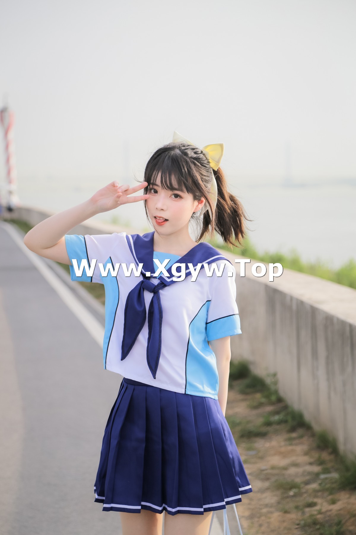 xgyw.top_微博妹子Fushii_海堂高岭爱花主题户外性感学生装百褶裙配白丝袜靓丽迷人写真31P