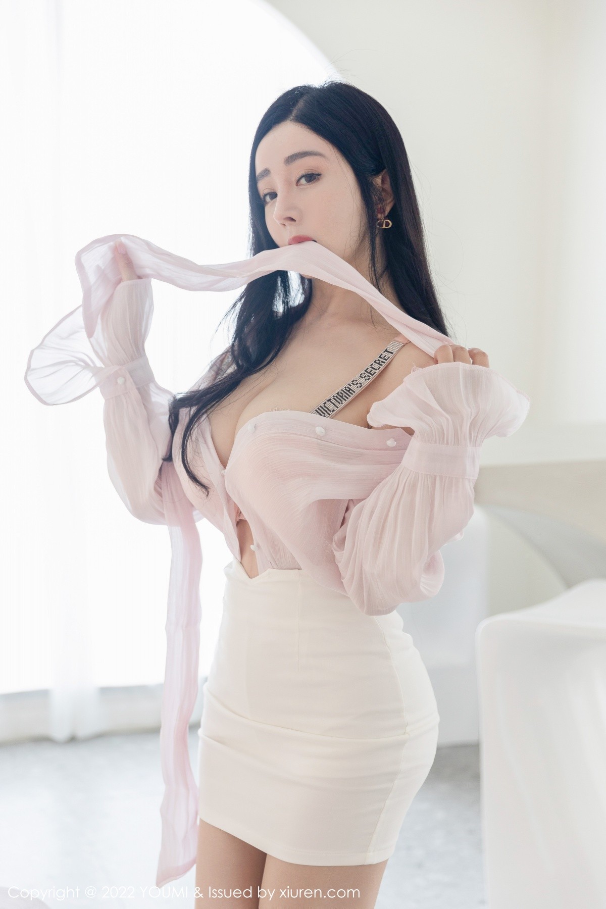 xgyw.top_[YouMi尤蜜荟]Vol.801_女神允爾大理旅拍性感粉色薄纱配白短裙半脱秀丰满身材诱惑写真79P