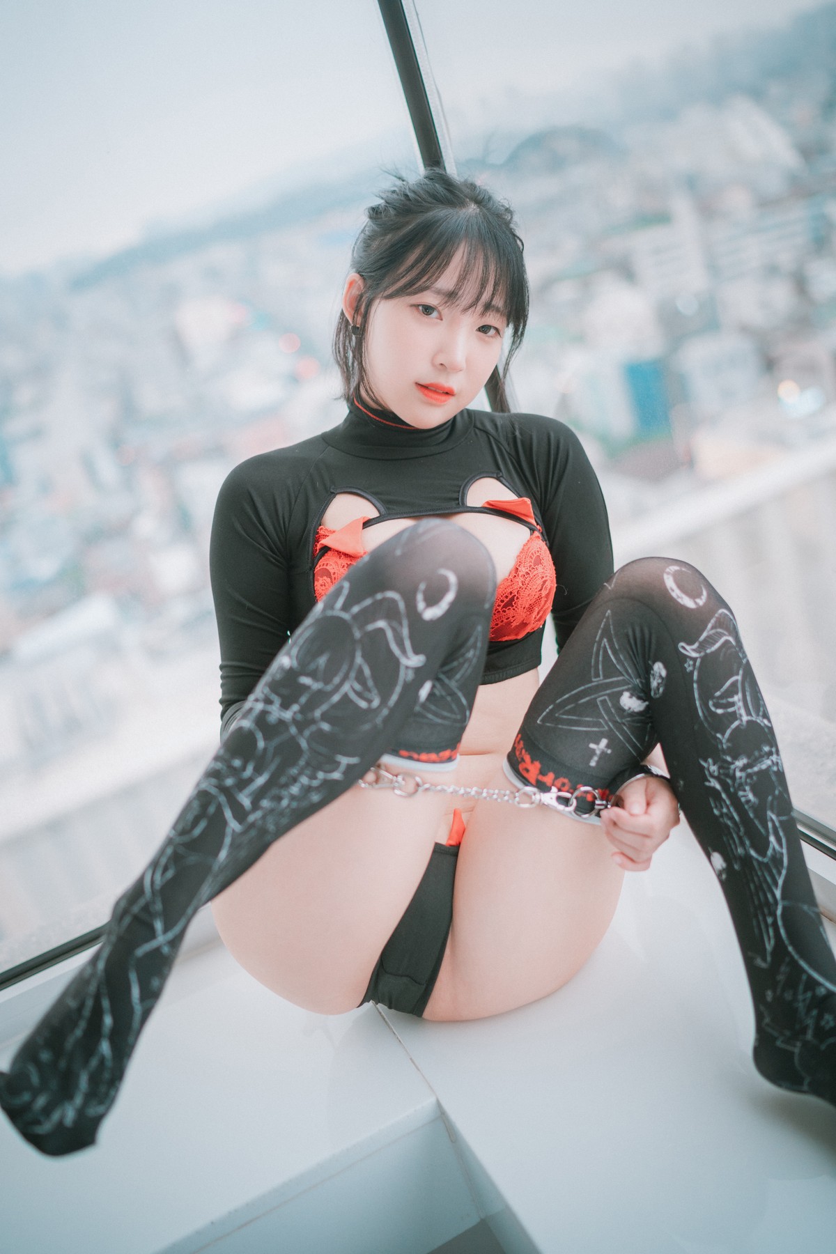 xgyw.top_[DJAWA]No.092_模特Kang Inkyung_Rescue Me主题私房黑色露胸服饰秀豪乳诱惑写真32P