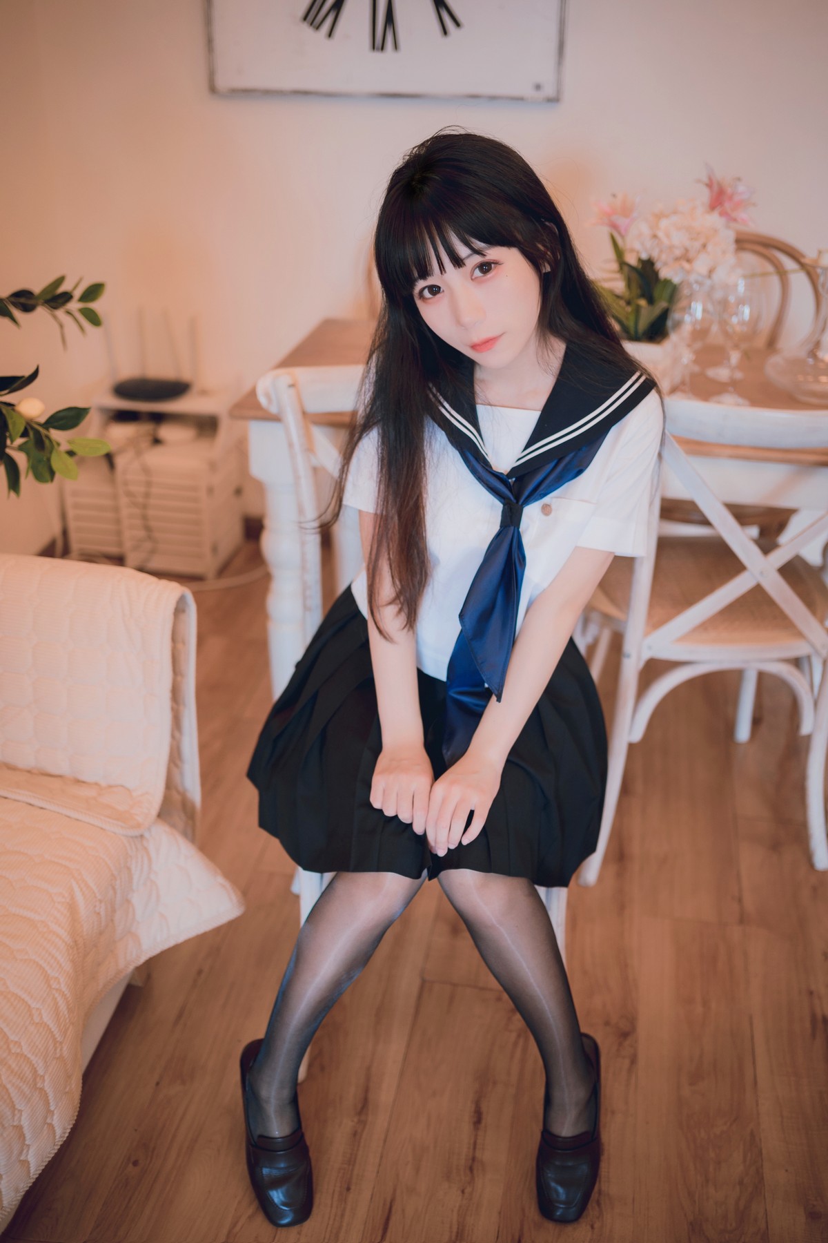 xgyw.top_网络美女Usejan私语主题私房脱学生制服露性感蕾丝内衣配超薄黑丝诱惑写真50P