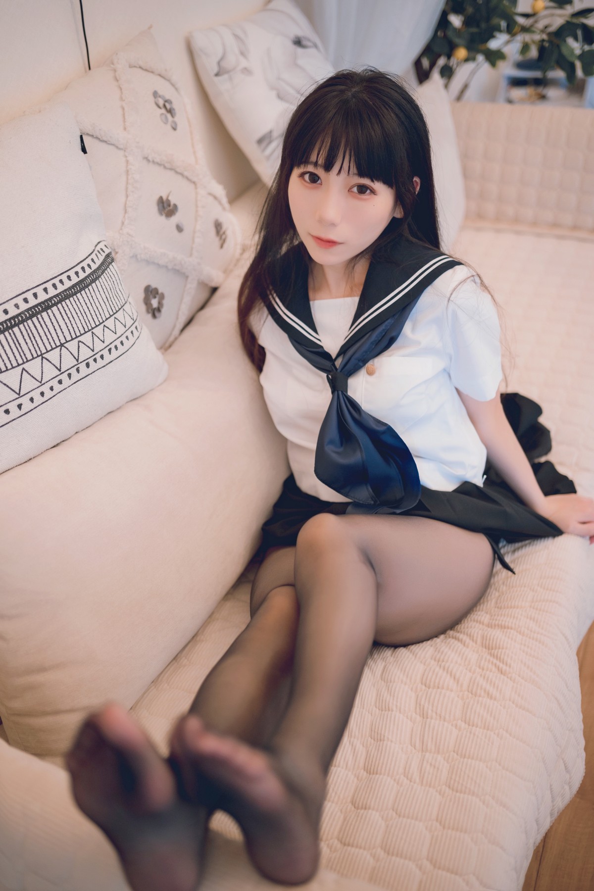 xgyw.top_网络美女Usejan私语主题私房脱学生制服露性感蕾丝内衣配超薄黑丝诱惑写真50P