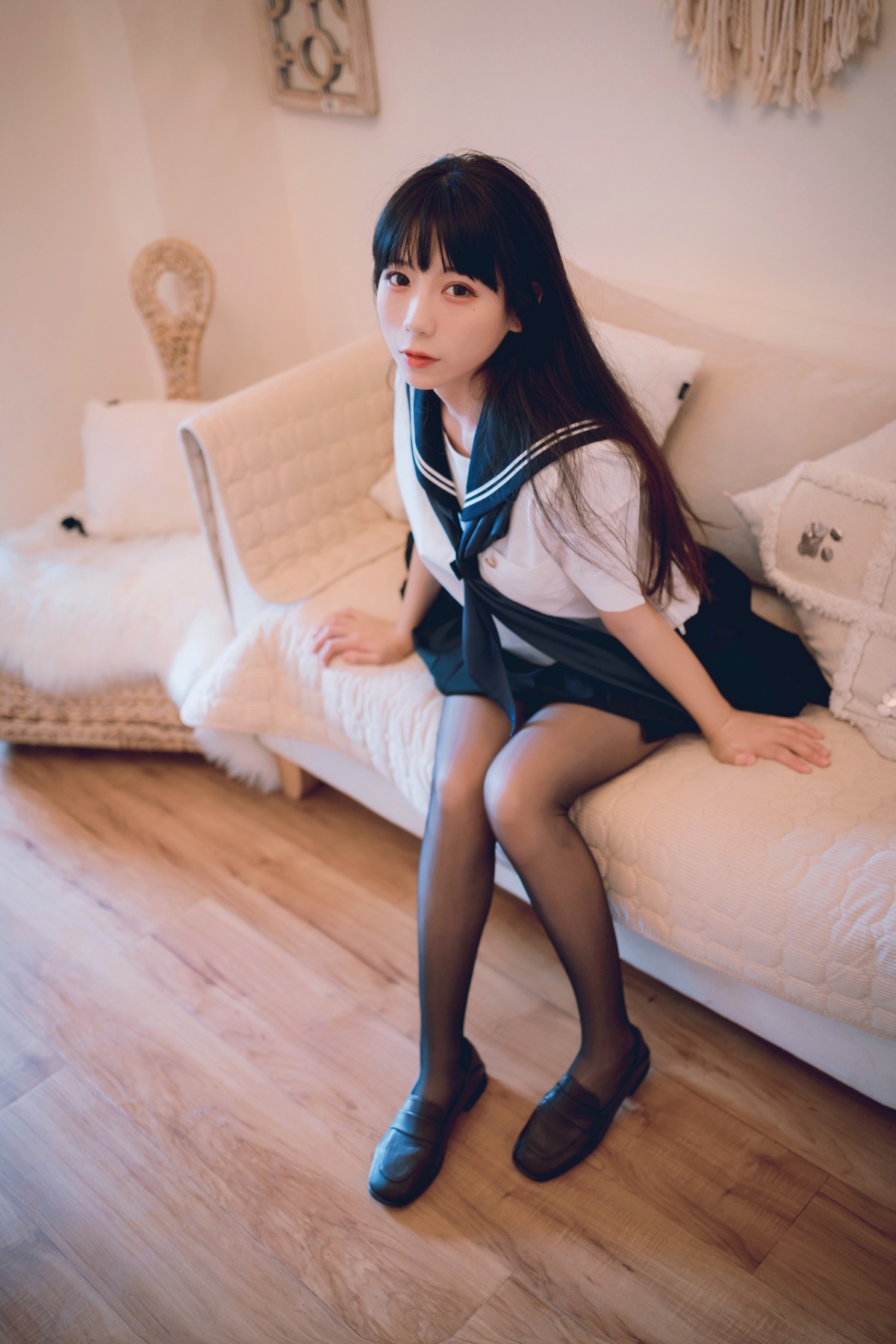 xgyw.top_网络美女Usejan私语主题私房脱学生制服露性感蕾丝内衣配超薄黑丝诱惑写真50P