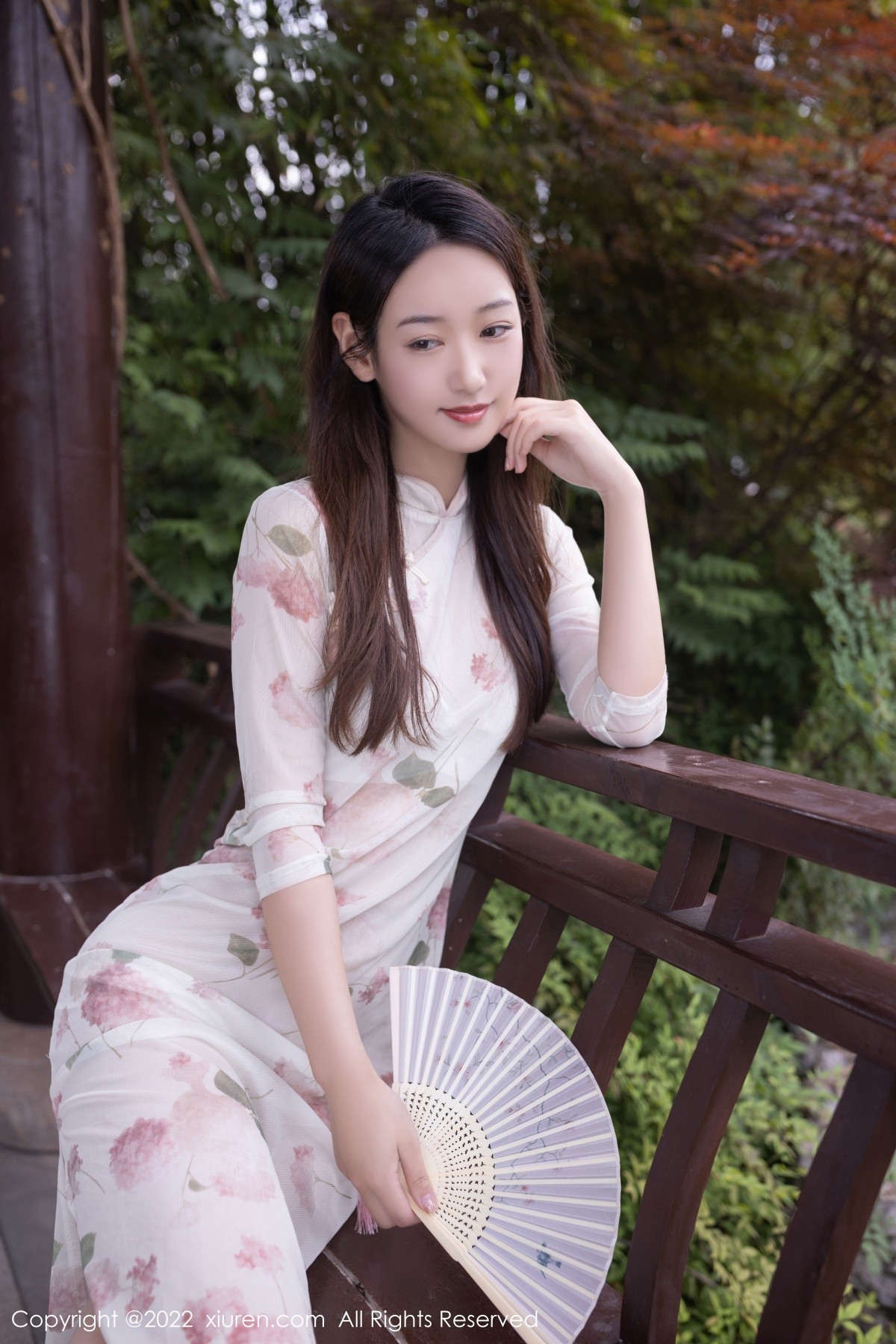 xgyw.top_XiuRen第5139期_模特唐安琪广州-云南旅拍半脱白色轻透旗袍露性感内衣诱惑写真82P