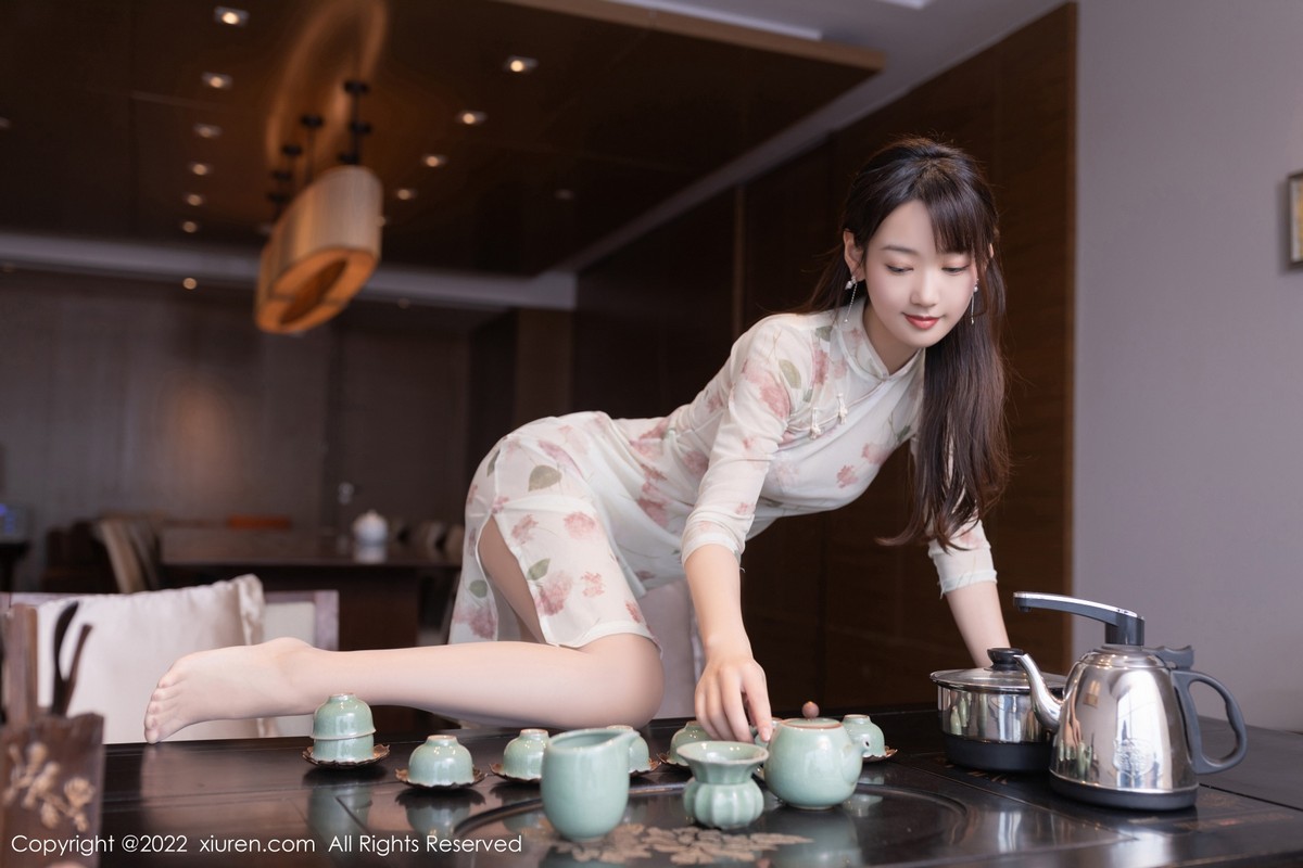 xgyw.top_XiuRen第5139期_模特唐安琪广州-云南旅拍半脱白色轻透旗袍露性感内衣诱惑写真82P