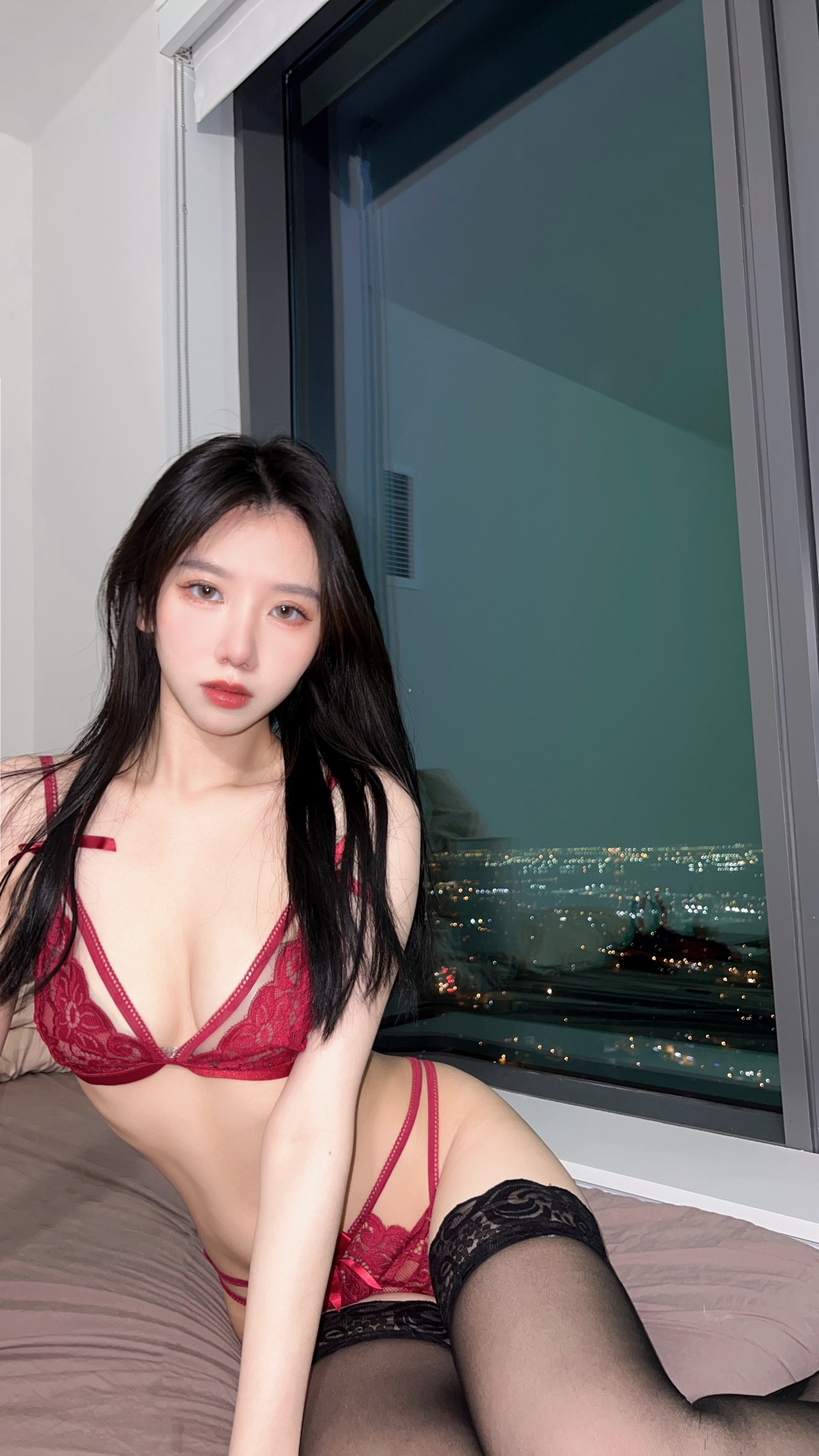 xgyw.top_动漫博主果咩酱2021圣诞主题私房半脱红色圣诞装露红色蕾丝内衣完美诱惑写真52P