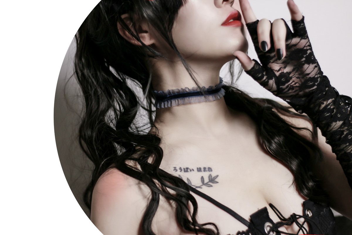 xgyw.top_网络美女柬丧線狗兒黑白无相主题私房黑色缕空蕾丝内衣配黑丝吊袜诱惑写真36P