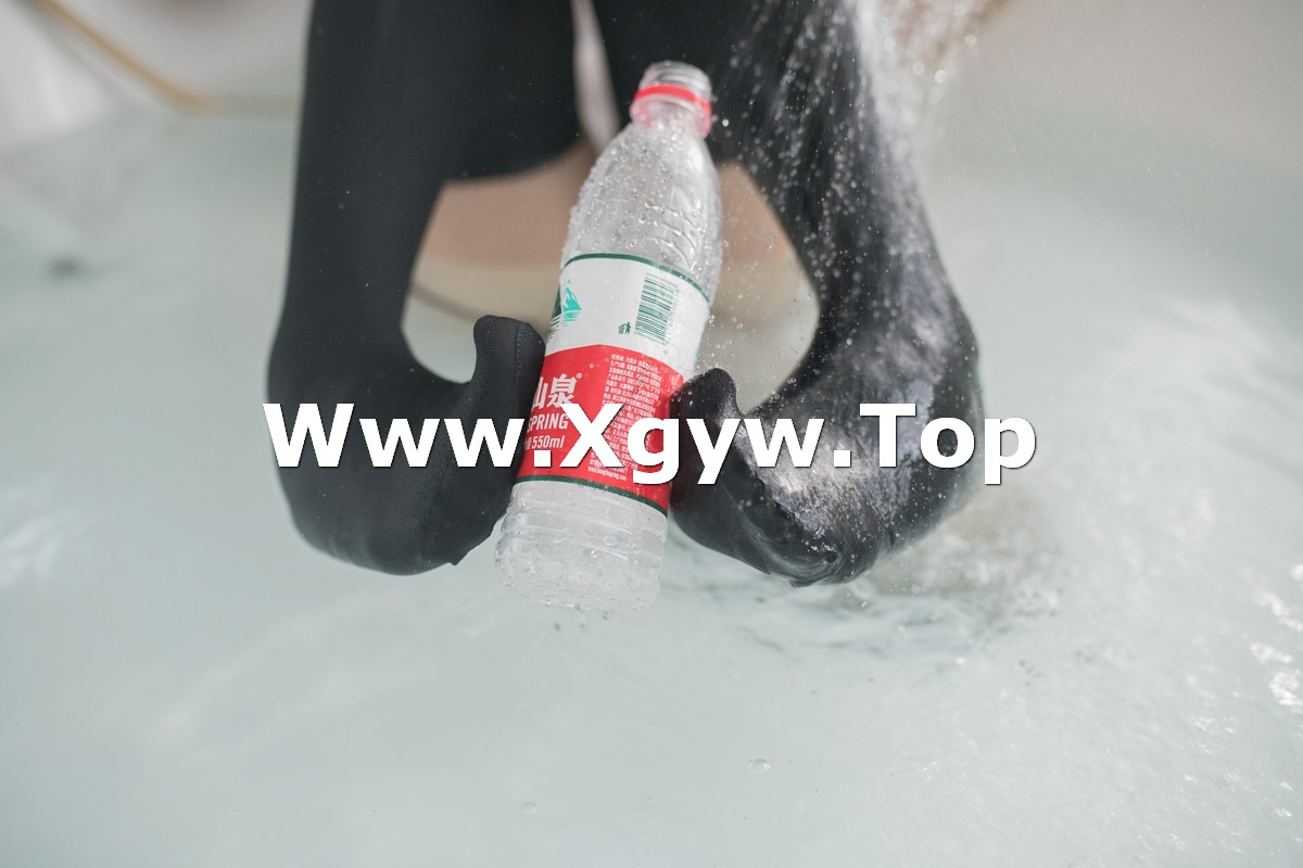 xgyw.top_萌系小姐姐白烨猫女郎主题私房浴室性感白色高叉连体衣湿身秀惹火身材诱惑写真59P