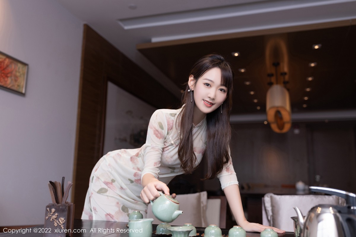 xgyw.top_XiuRen第5139期_模特唐安琪广州-云南旅拍半脱白色轻透旗袍露性感内衣诱惑写真82P