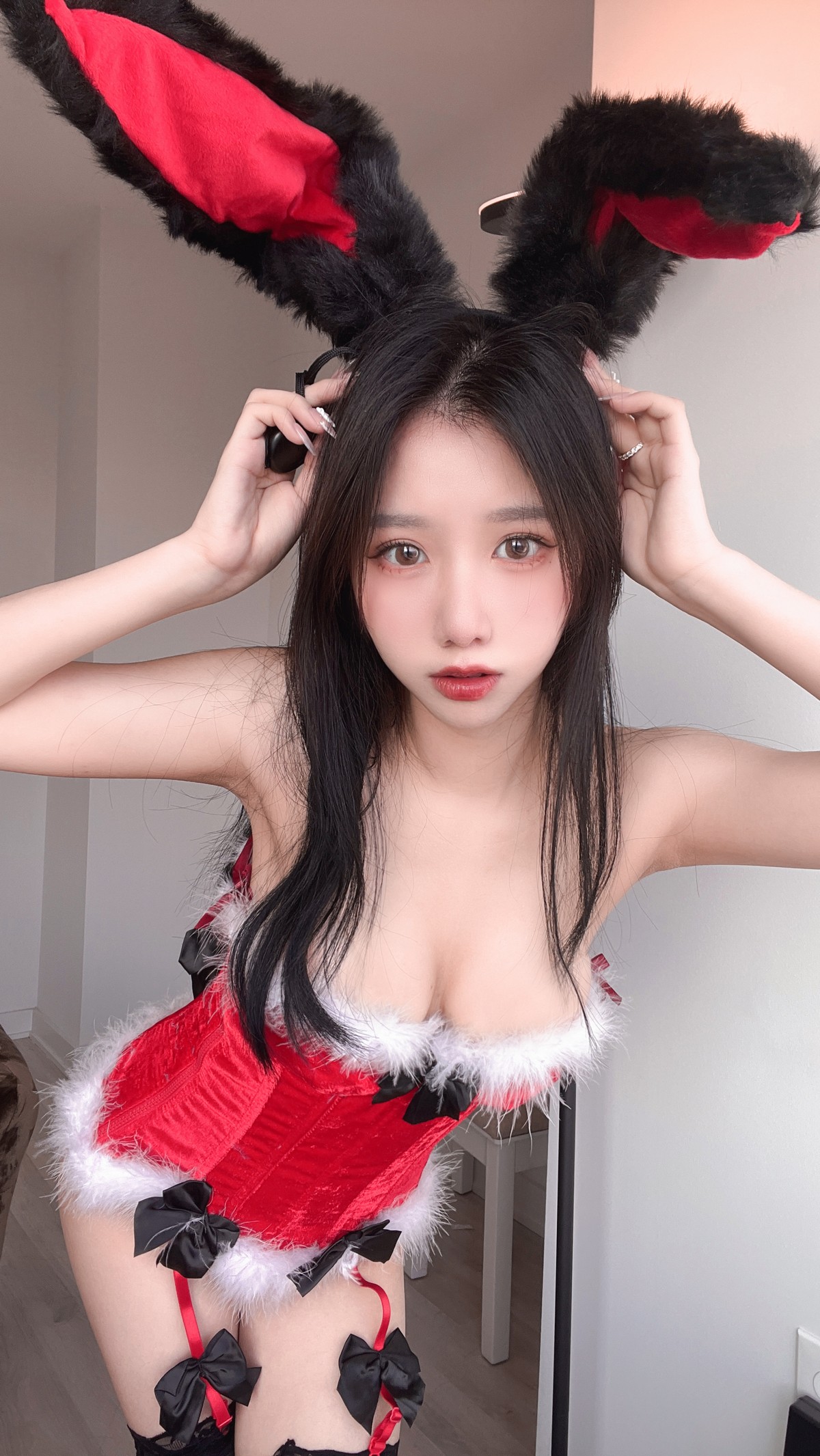 xgyw.top_动漫博主果咩酱2021圣诞主题私房半脱红色圣诞装露红色蕾丝内衣完美诱惑写真52P