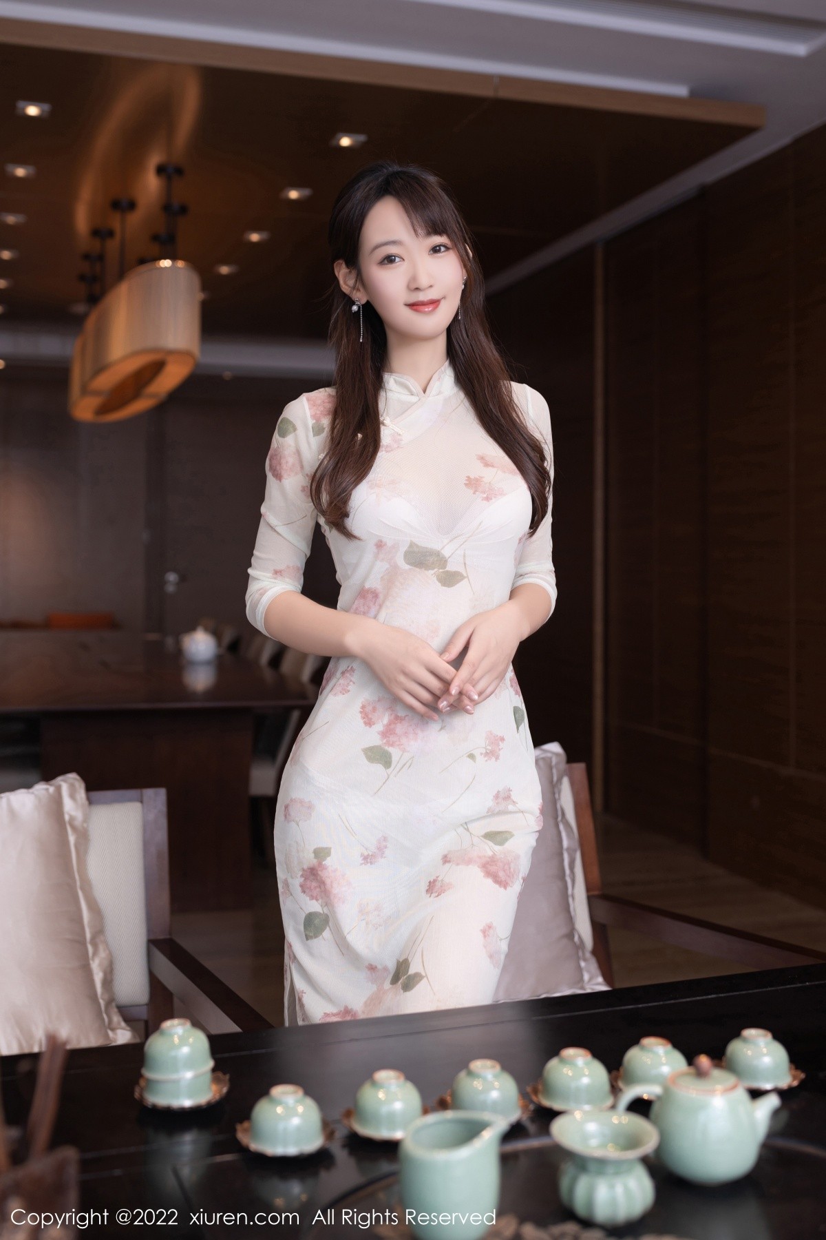 xgyw.top_XiuRen第5139期_模特唐安琪广州-云南旅拍半脱白色轻透旗袍露性感内衣诱惑写真82P