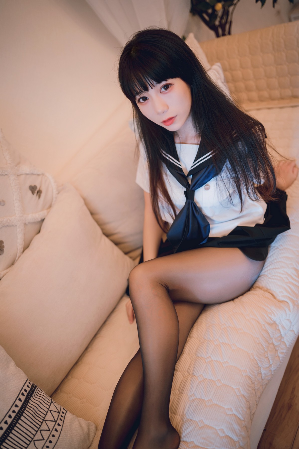 xgyw.top_网络美女Usejan私语主题私房脱学生制服露性感蕾丝内衣配超薄黑丝诱惑写真50P