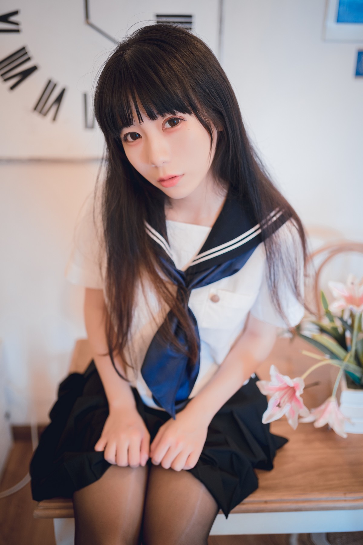 xgyw.top_网络美女Usejan私语主题私房脱学生制服露性感蕾丝内衣配超薄黑丝诱惑写真50P