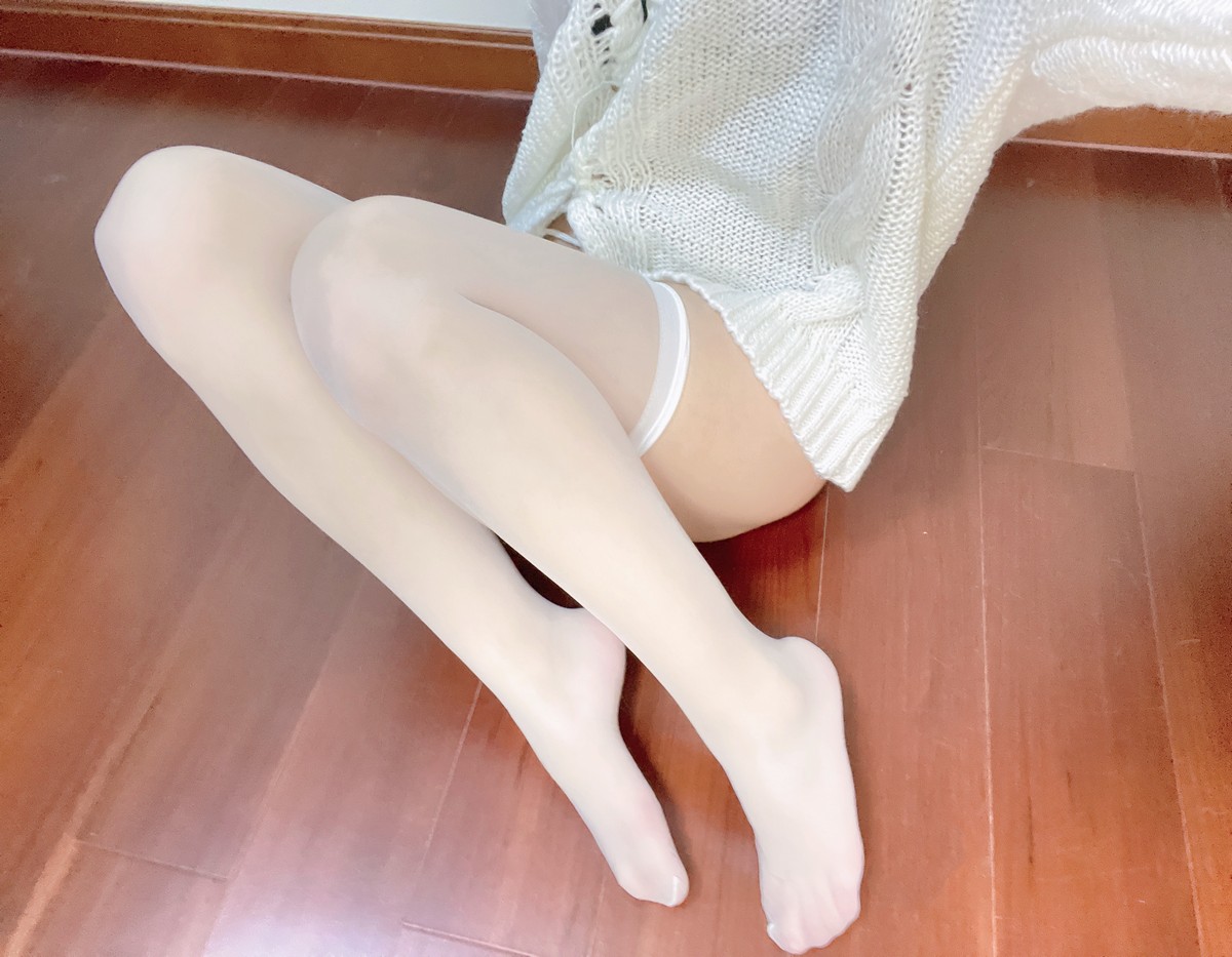 xgyw.top_白嫩美少女鬼畜瑶在不在黑白丝主题私房不露脸系列黑白丝袜秀美腿诱惑写真90P