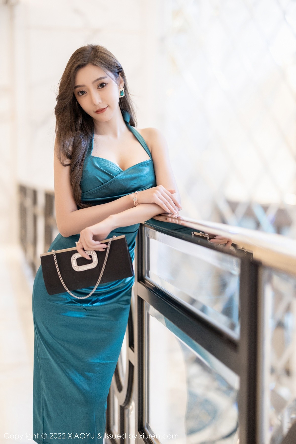 xgyw.top_[XiaoYu画语界]Vol.798_女神王馨瑶yanni私房脱暗绿色吊带长裙露开档肉丝撩人诱惑写真101P