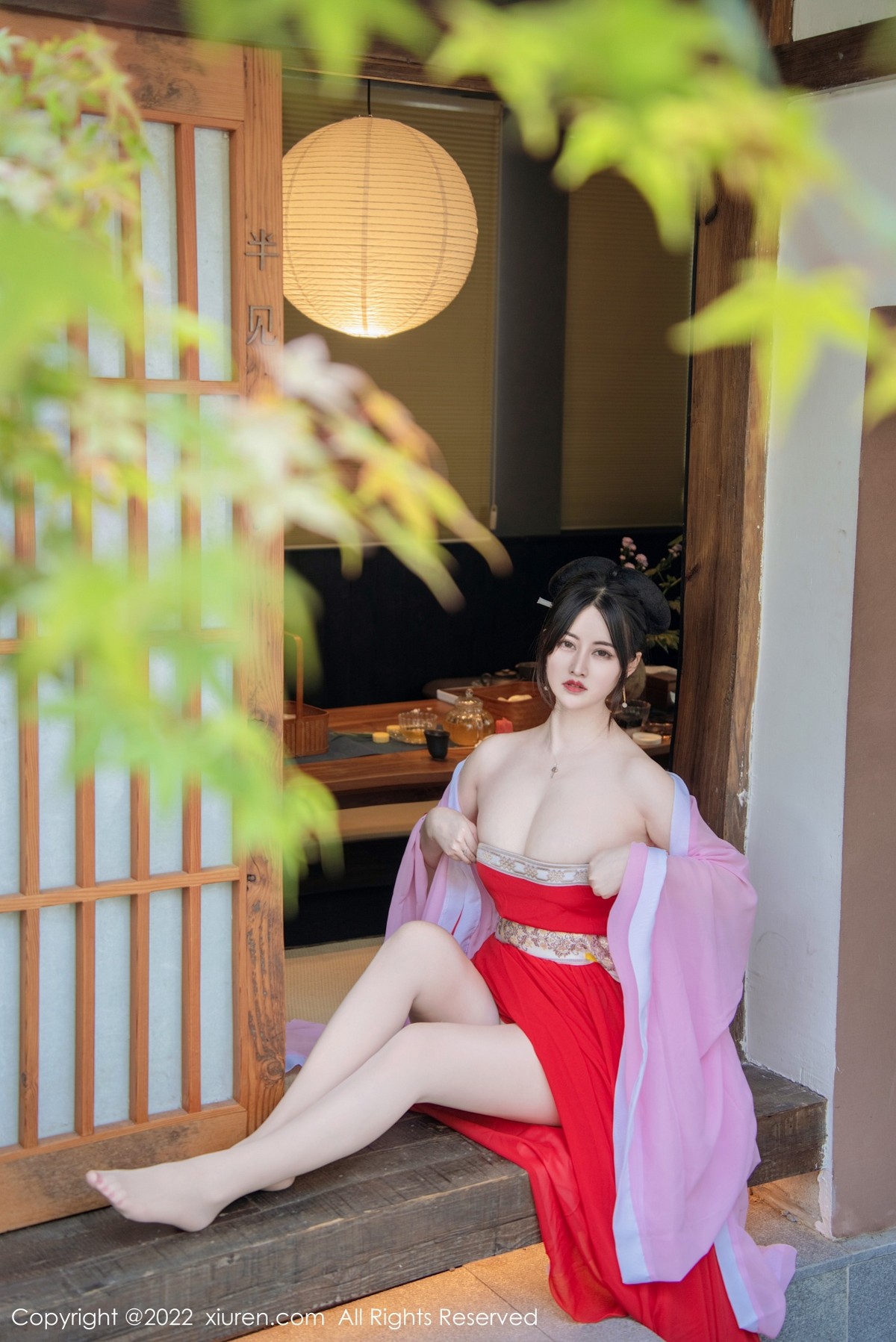 xgyw.top_XiuRen第5141期_模特诗诗kiki性感古装服饰配无内肉丝半脱秀惹火身材诱惑写真80P