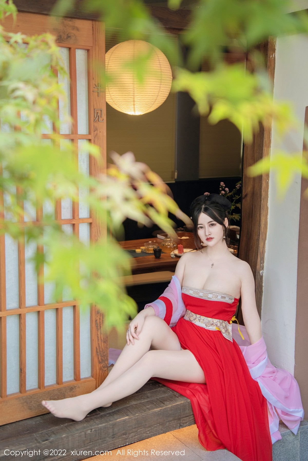 xgyw.top_XiuRen第5141期_模特诗诗kiki性感古装服饰配无内肉丝半脱秀惹火身材诱惑写真80P