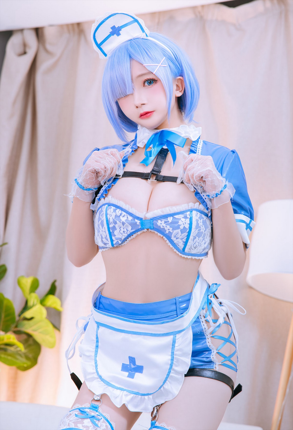 xgyw.top_Cosplay美女日奈娇蕾姆蓝色护士主题私房性感护士装秀豪乳翘臀撩人诱惑写真88P