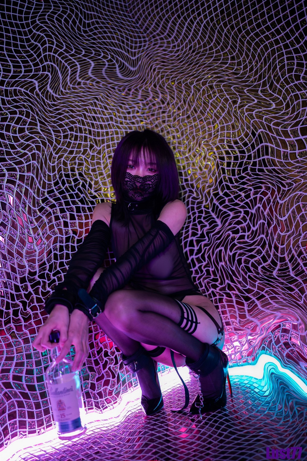 xgyw.top_动漫博主柒柒要乖哦白液俘虏主题黑色薄透连体衣配蕾丝袜秀惹火身材诱惑写真80P