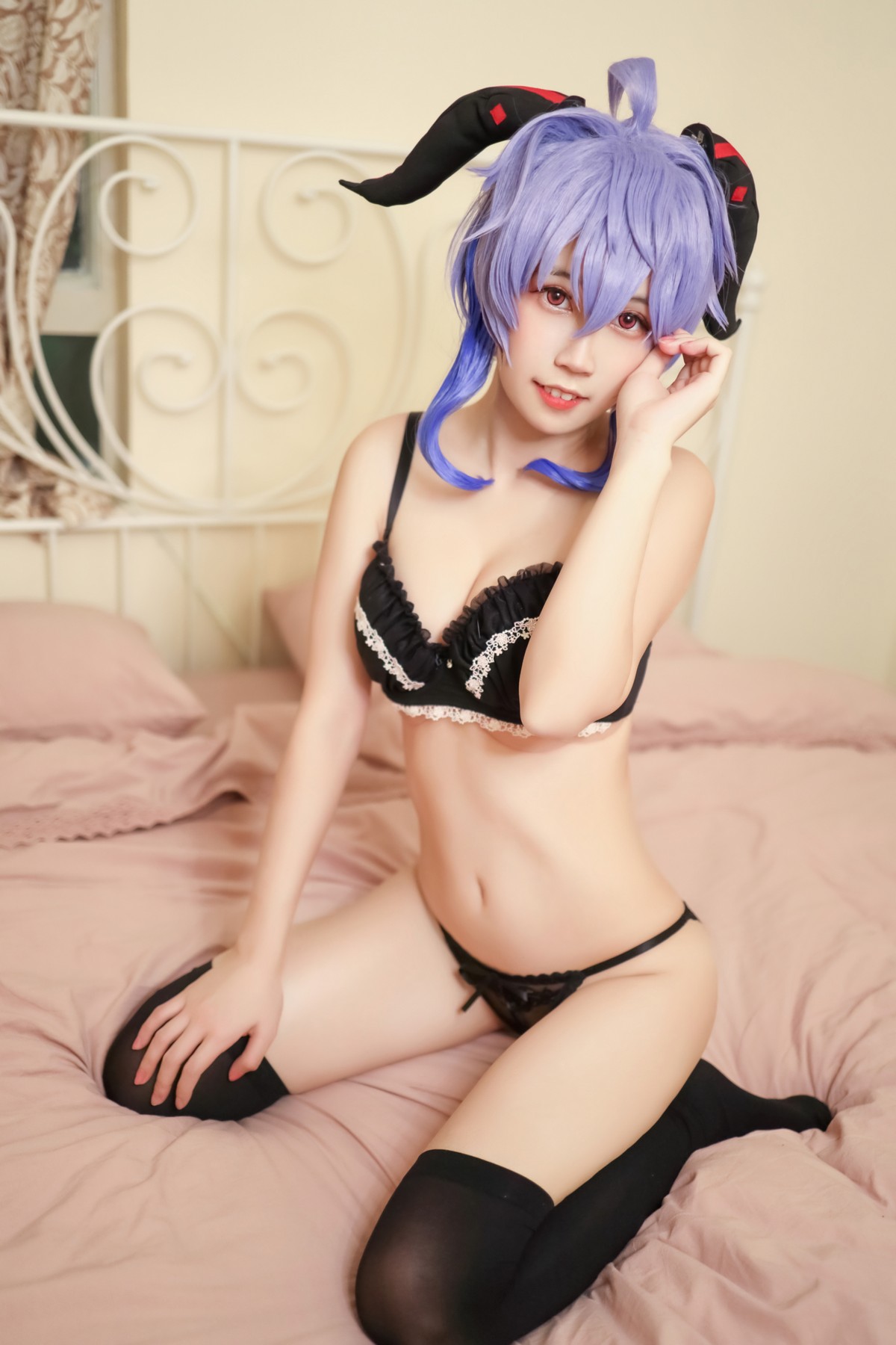 xgyw.top_Corer美女流年不停_w甘雨主题私房性感黑色内衣配黑丝袜秀完美身材迷人写真38P