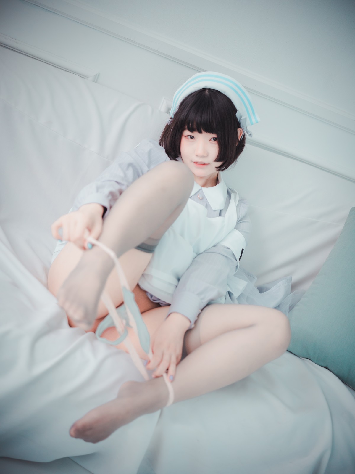 xgyw.top_[DJAWA]No.095_模特Mimmi_St. Esther主题私房短裙下性感灰丝吊袜秀翘臀诱惑写真136P