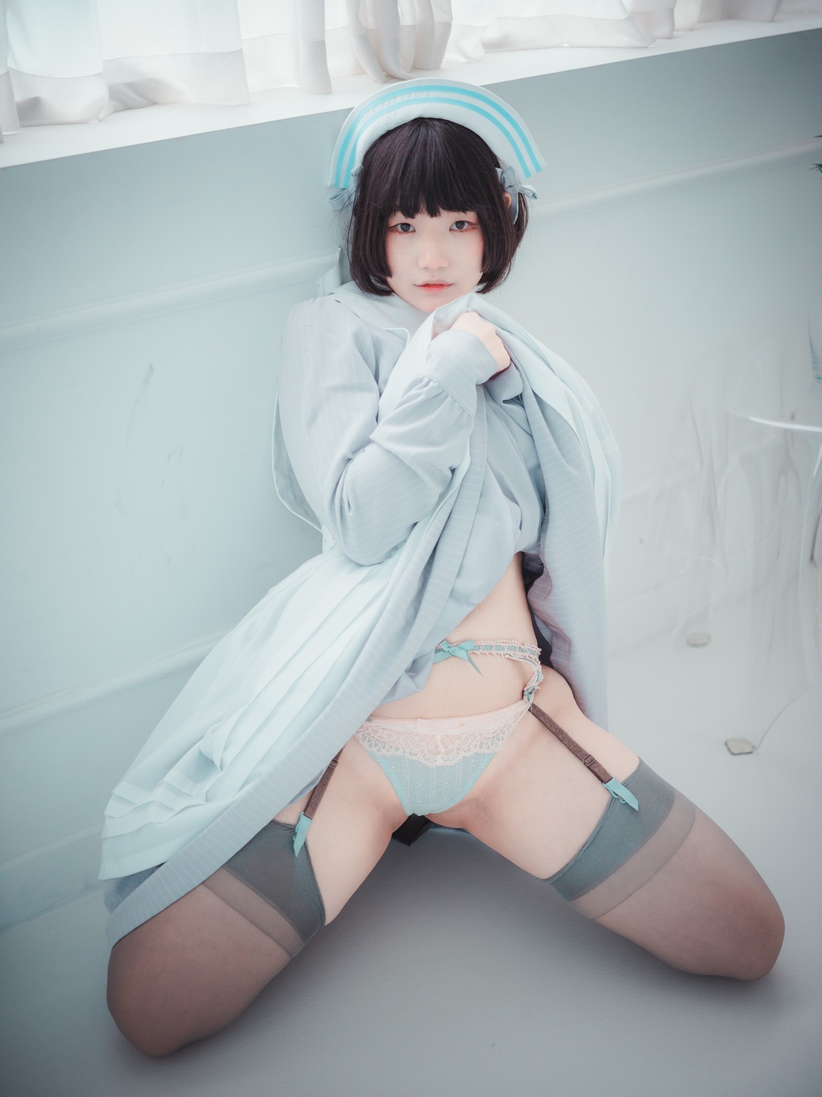 xgyw.top_[DJAWA]No.095_模特Mimmi_St. Esther主题私房短裙下性感灰丝吊袜秀翘臀诱惑写真136P