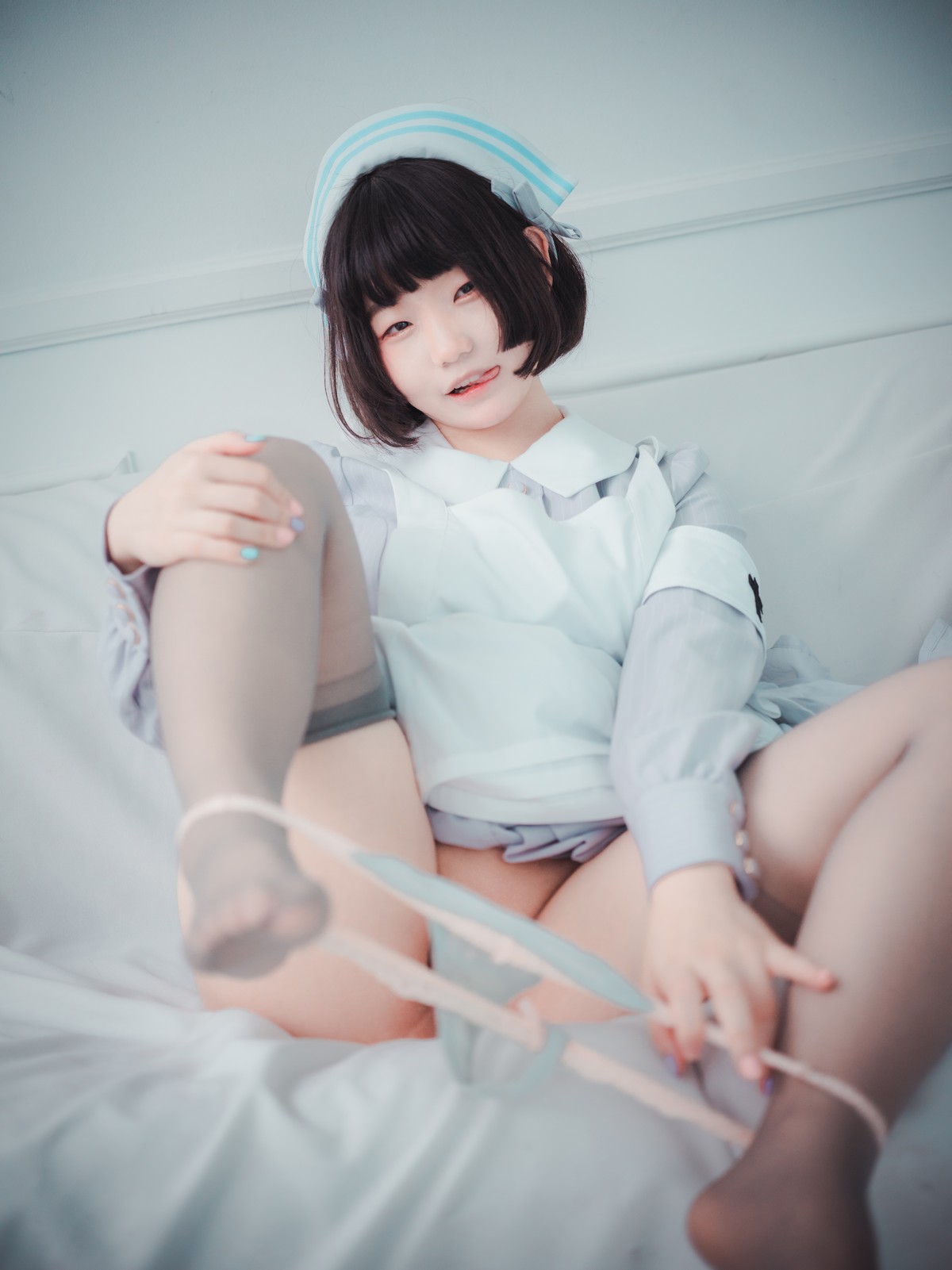 xgyw.top_[DJAWA]No.095_模特Mimmi_St. Esther主题私房短裙下性感灰丝吊袜秀翘臀诱惑写真136P