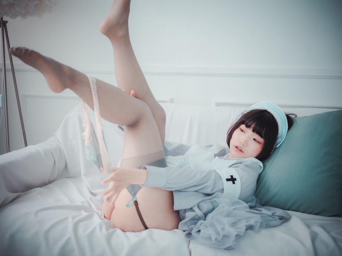 xgyw.top_[DJAWA]No.095_模特Mimmi_St. Esther主题私房短裙下性感灰丝吊袜秀翘臀诱惑写真136P