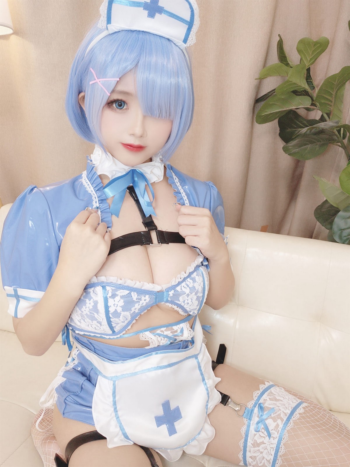 xgyw.top_Cosplay美女日奈娇蕾姆蓝色护士主题私房性感护士装秀豪乳翘臀撩人诱惑写真88P
