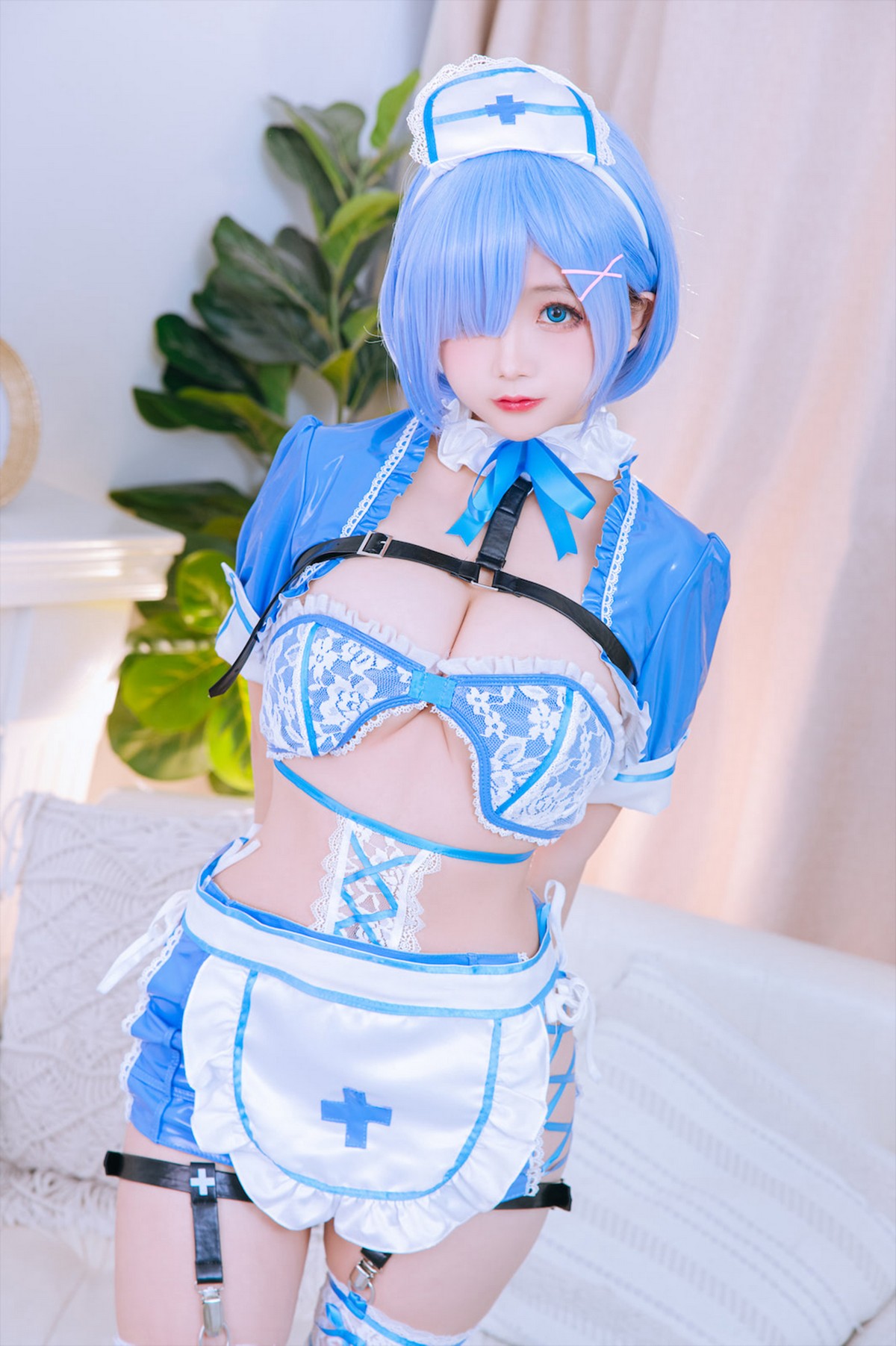 xgyw.top_Cosplay美女日奈娇蕾姆蓝色护士主题私房性感护士装秀豪乳翘臀撩人诱惑写真88P