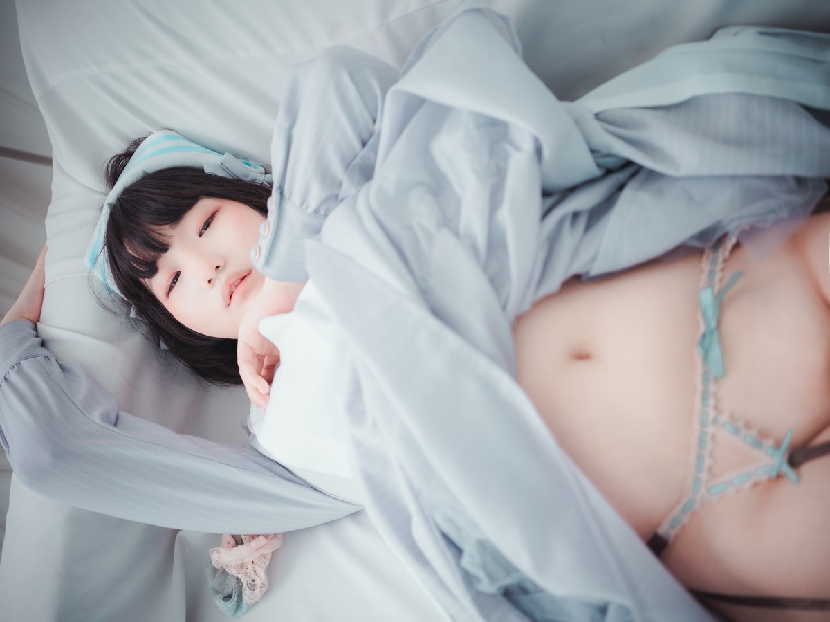 xgyw.top_[DJAWA]No.095_模特Mimmi_St. Esther主题私房短裙下性感灰丝吊袜秀翘臀诱惑写真136P