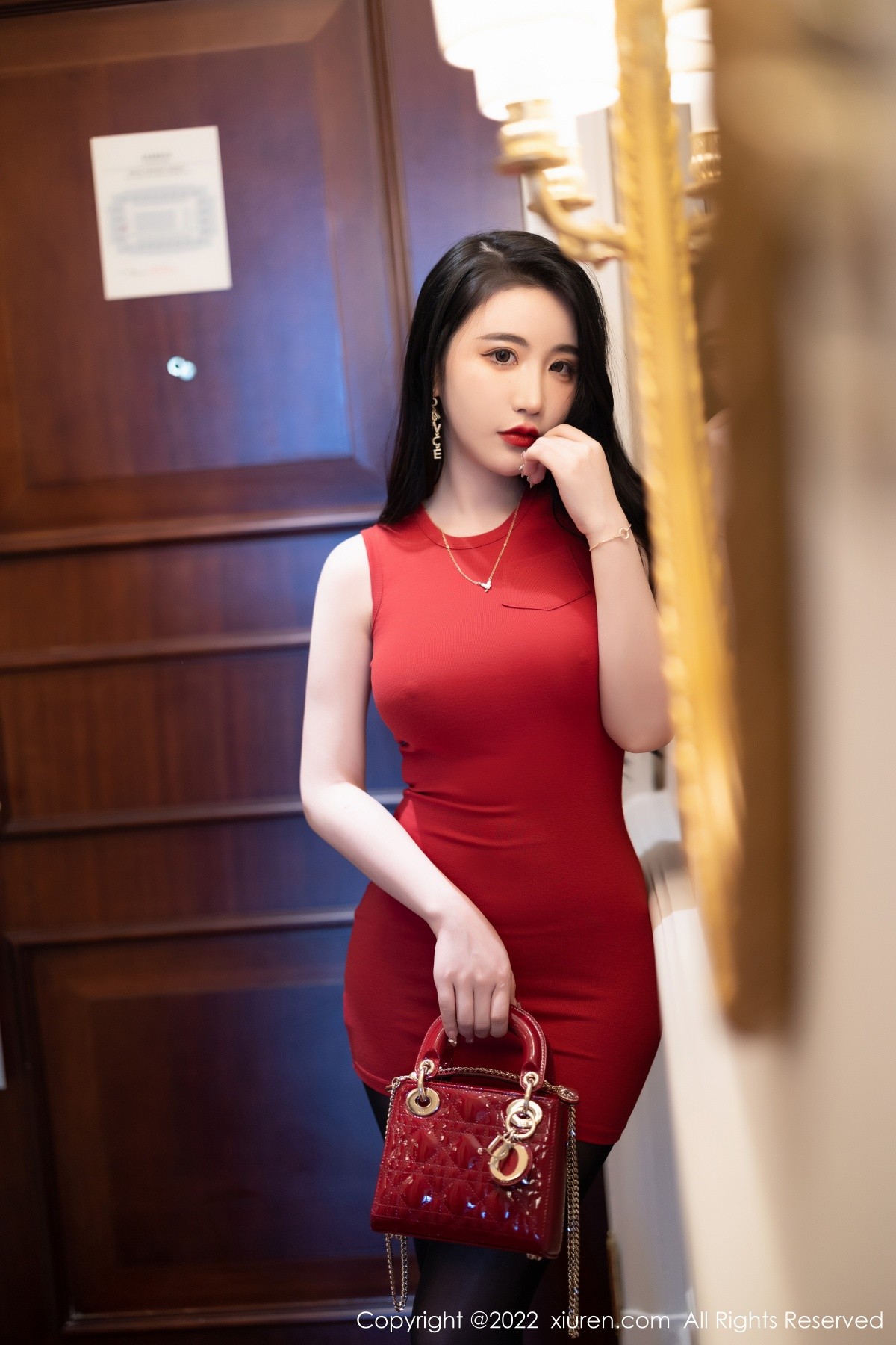xgyw.top_XiuRen第5151期_女神Cherry绯月樱厦门旅拍红色收身衣配开档黑丝撩人诱惑写真86P