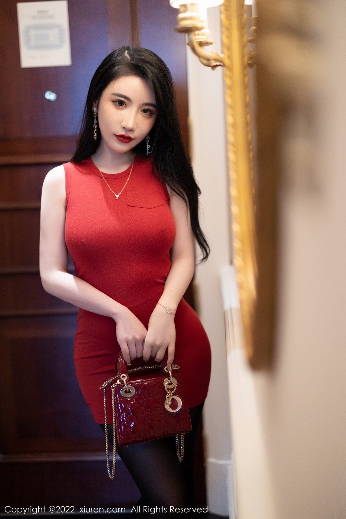 xgyw.top_XiuRen第5151期_女神Cherry绯月樱厦门旅拍红色收身衣配开档黑丝撩人诱惑写真86P