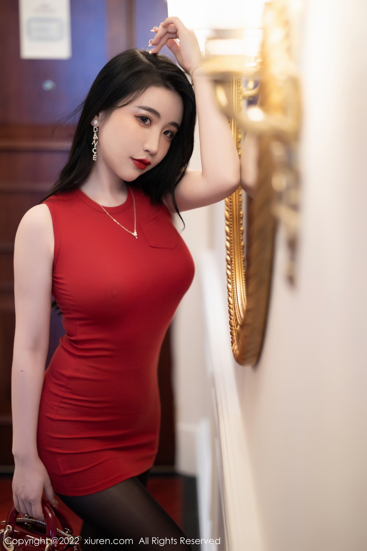 xgyw.top_XiuRen第5151期_女神Cherry绯月樱厦门旅拍红色收身衣配开档黑丝撩人诱惑写真86P