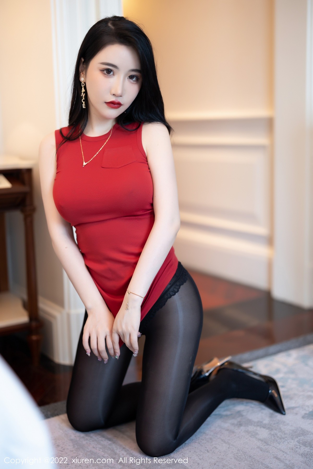 xgyw.top_XiuRen第5151期_女神Cherry绯月樱厦门旅拍红色收身衣配开档黑丝撩人诱惑写真86P