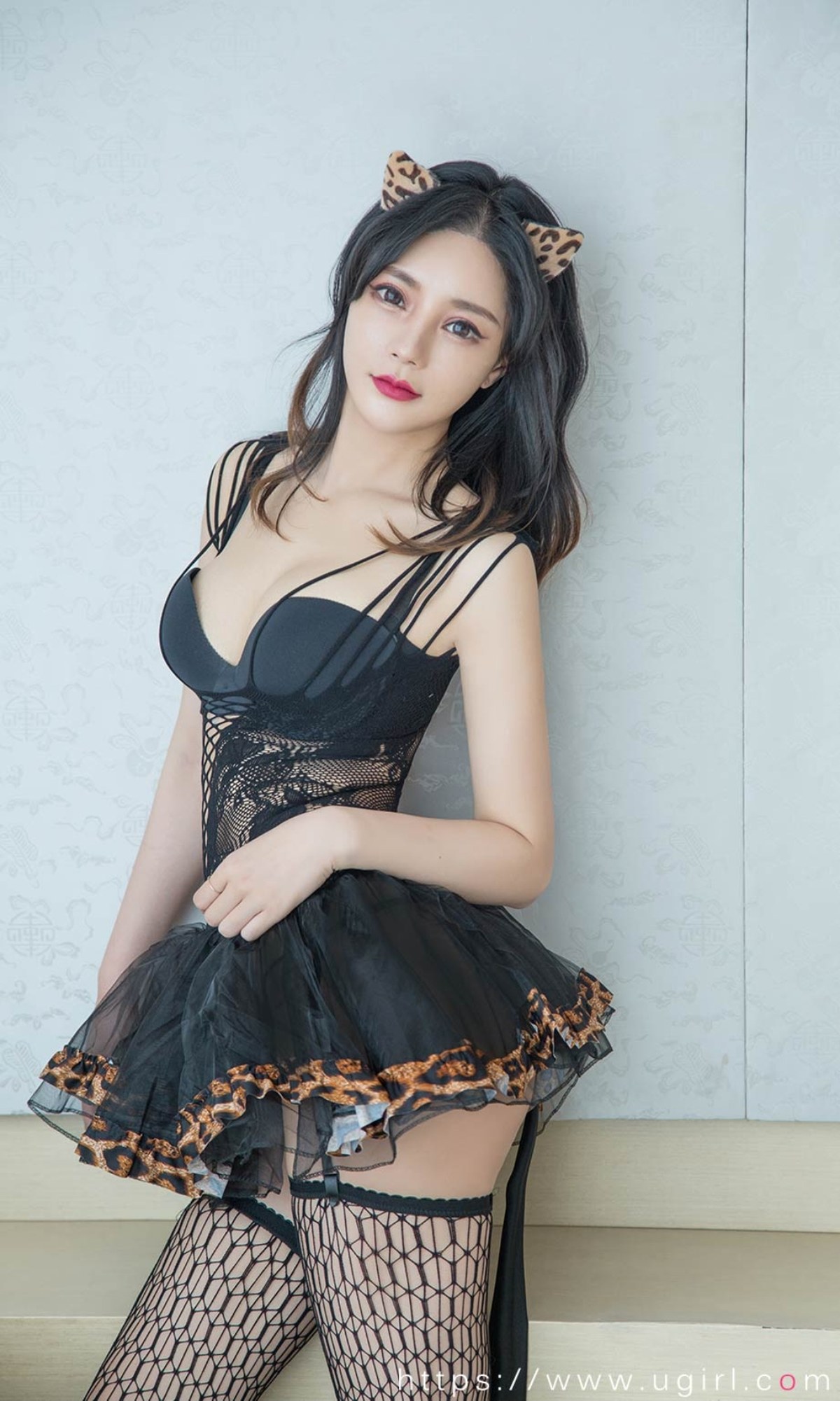 xgyw.top_[Ugirls爱尤物]No.2348_模特于暖暖私房性感黑色薄透吊裙配吊带网袜极致魅惑写真35P