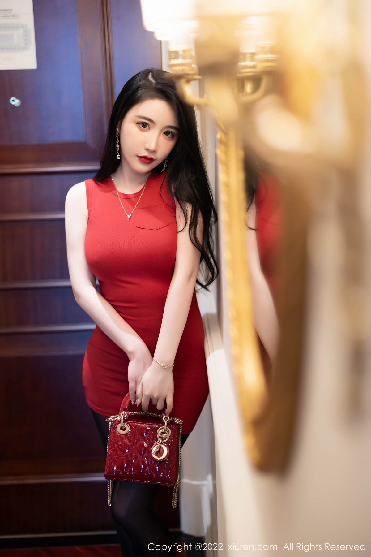 xgyw.top_XiuRen第5151期_女神Cherry绯月樱厦门旅拍红色收身衣配开档黑丝撩人诱惑写真86P