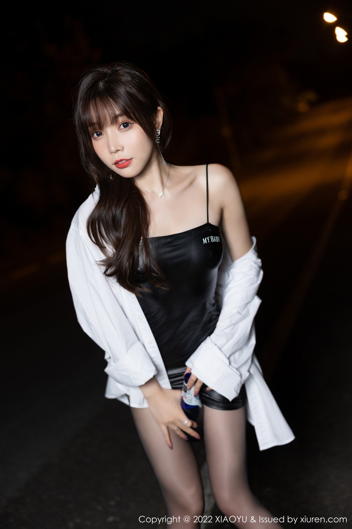 xgyw.top_[XiaoYu画语界]Vol.800_女神芝芝Booty户外脱性感白T露黑色皮质吊带配无内黑丝诱惑写真80P
