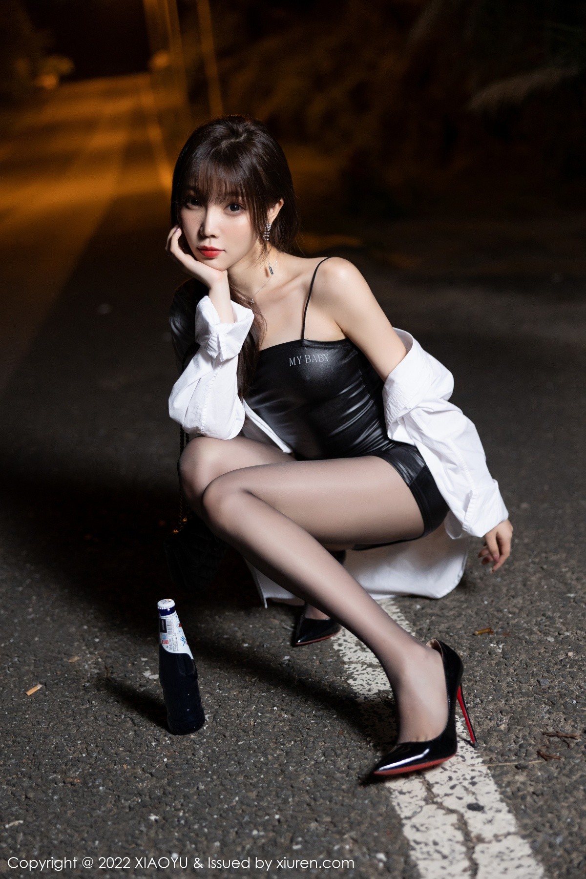 xgyw.top_[XiaoYu画语界]Vol.800_女神芝芝Booty户外脱性感白T露黑色皮质吊带配无内黑丝诱惑写真80P