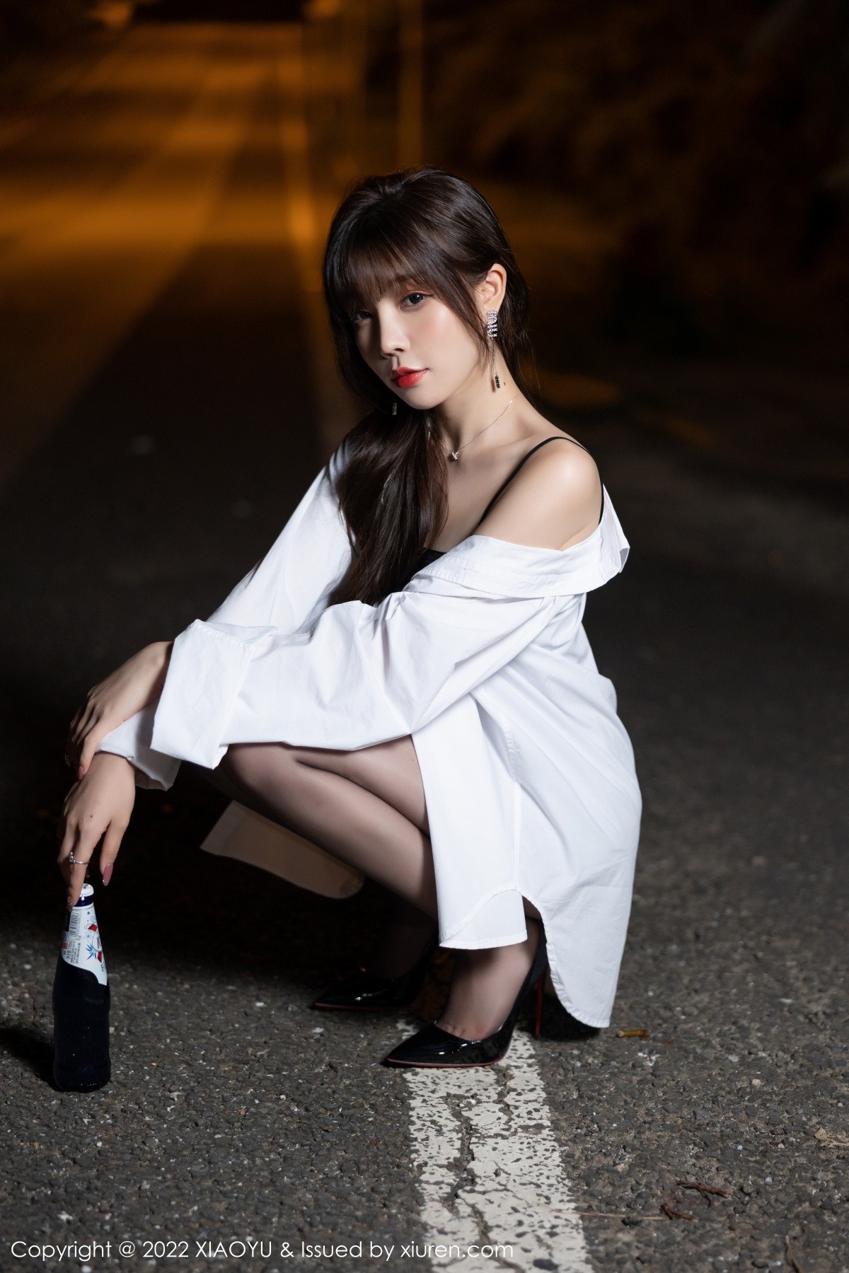 xgyw.top_[XiaoYu画语界]Vol.800_女神芝芝Booty户外脱性感白T露黑色皮质吊带配无内黑丝诱惑写真80P