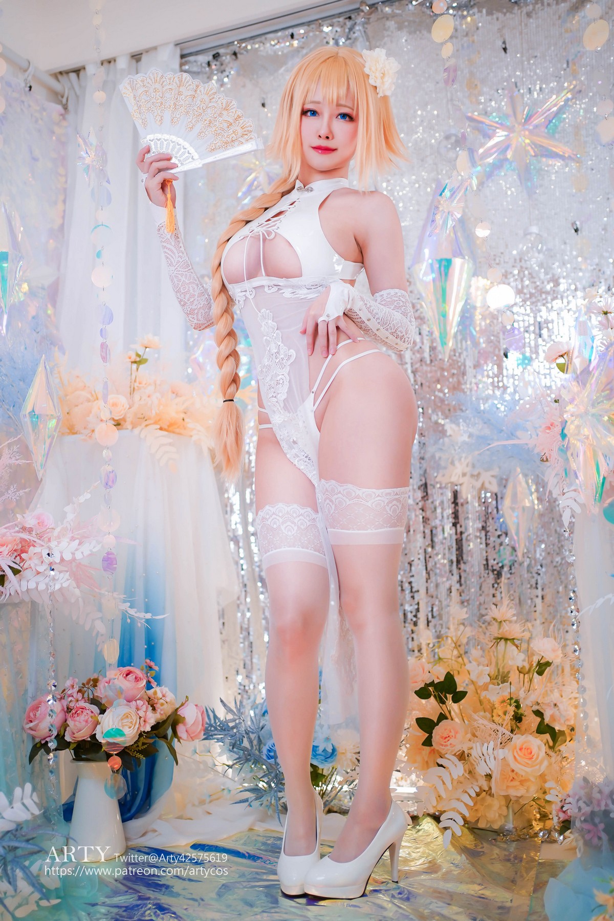 xgyw.top_Coser美女Arty亚缇JeanD_Arc主题私房性感白色情趣服饰配蕾丝袜秀翘臀诱惑写真35P