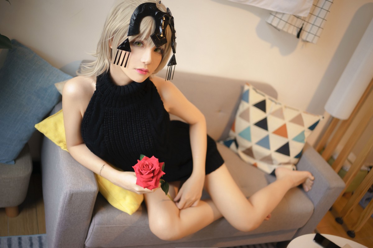 xgyw.top_网络美女前羽Fate one主题户外泳池比基尼等多套服饰系列秀完美身材诱惑写真55P