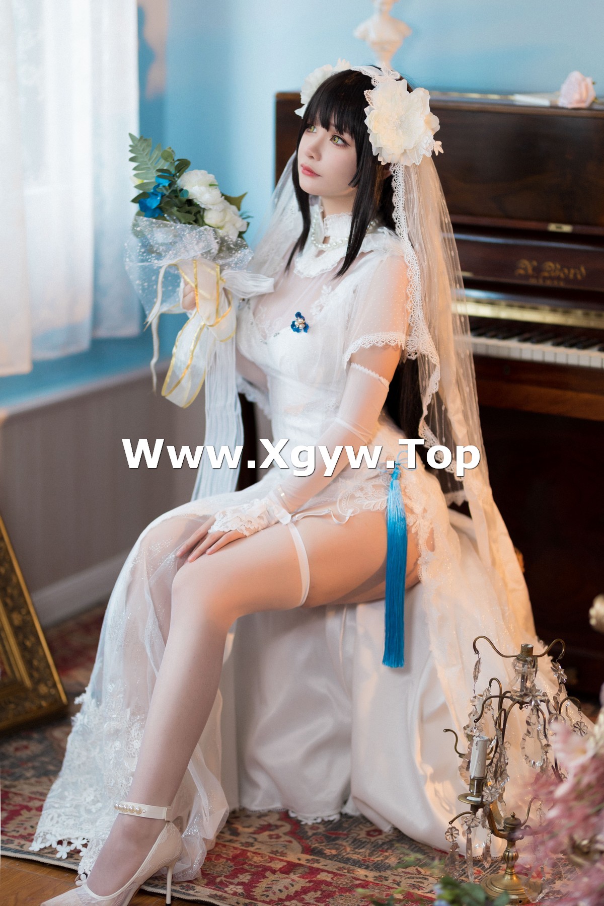 xgyw.top_网络美女前羽燕尔新婚主题私房性感白色薄透婚纱配白丝吊袜秀翘臀美腿诱惑写真30P