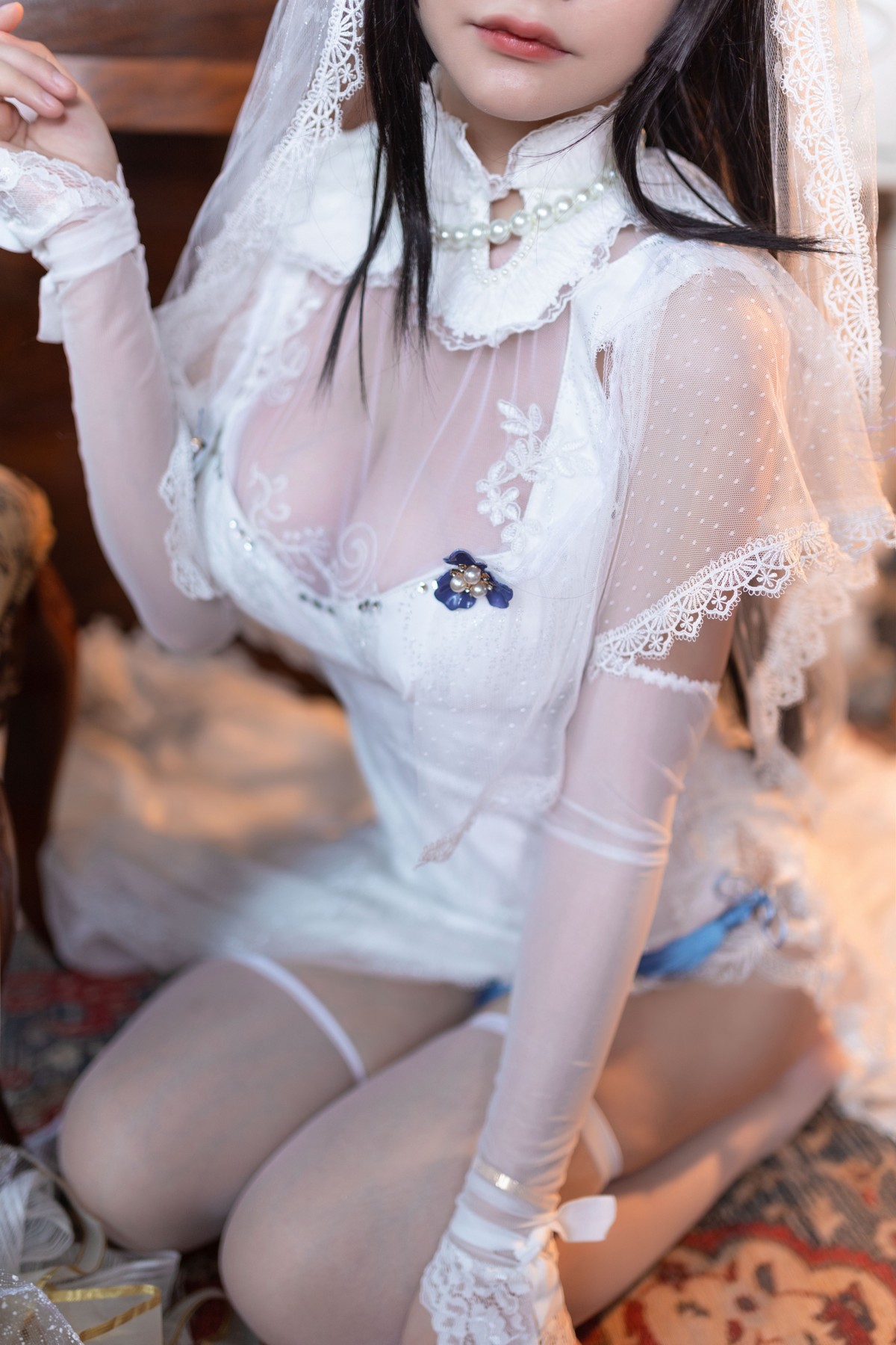 xgyw.top_网络美女前羽燕尔新婚主题私房性感白色薄透婚纱配白丝吊袜秀翘臀美腿诱惑写真30P