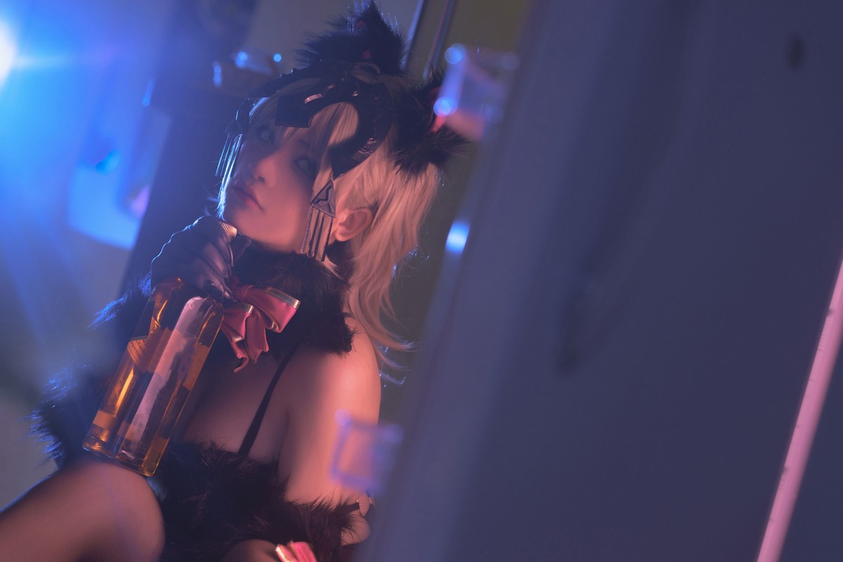 xgyw.top_网络美女前羽Fate one主题户外泳池比基尼等多套服饰系列秀完美身材诱惑写真55P