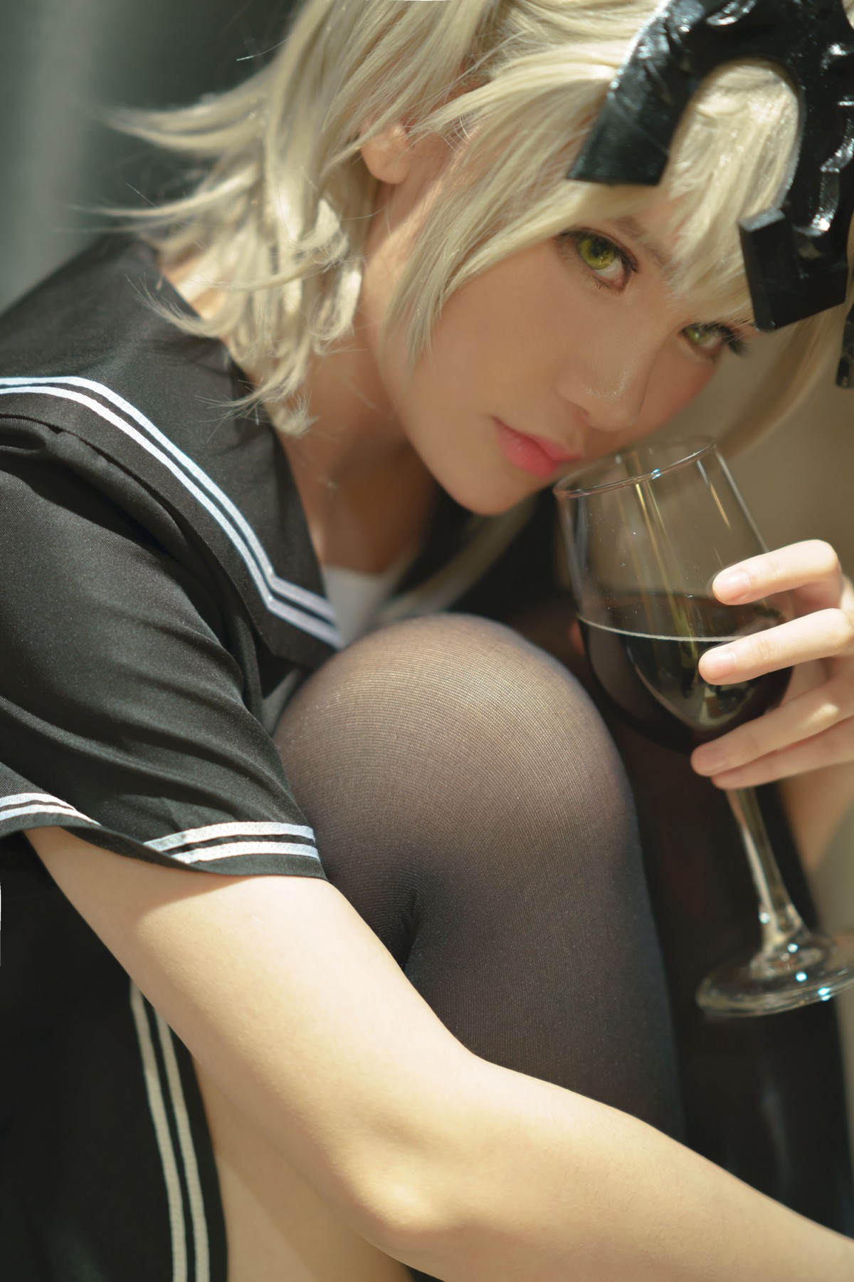 xgyw.top_网络美女前羽Fate one主题户外泳池比基尼等多套服饰系列秀完美身材诱惑写真55P