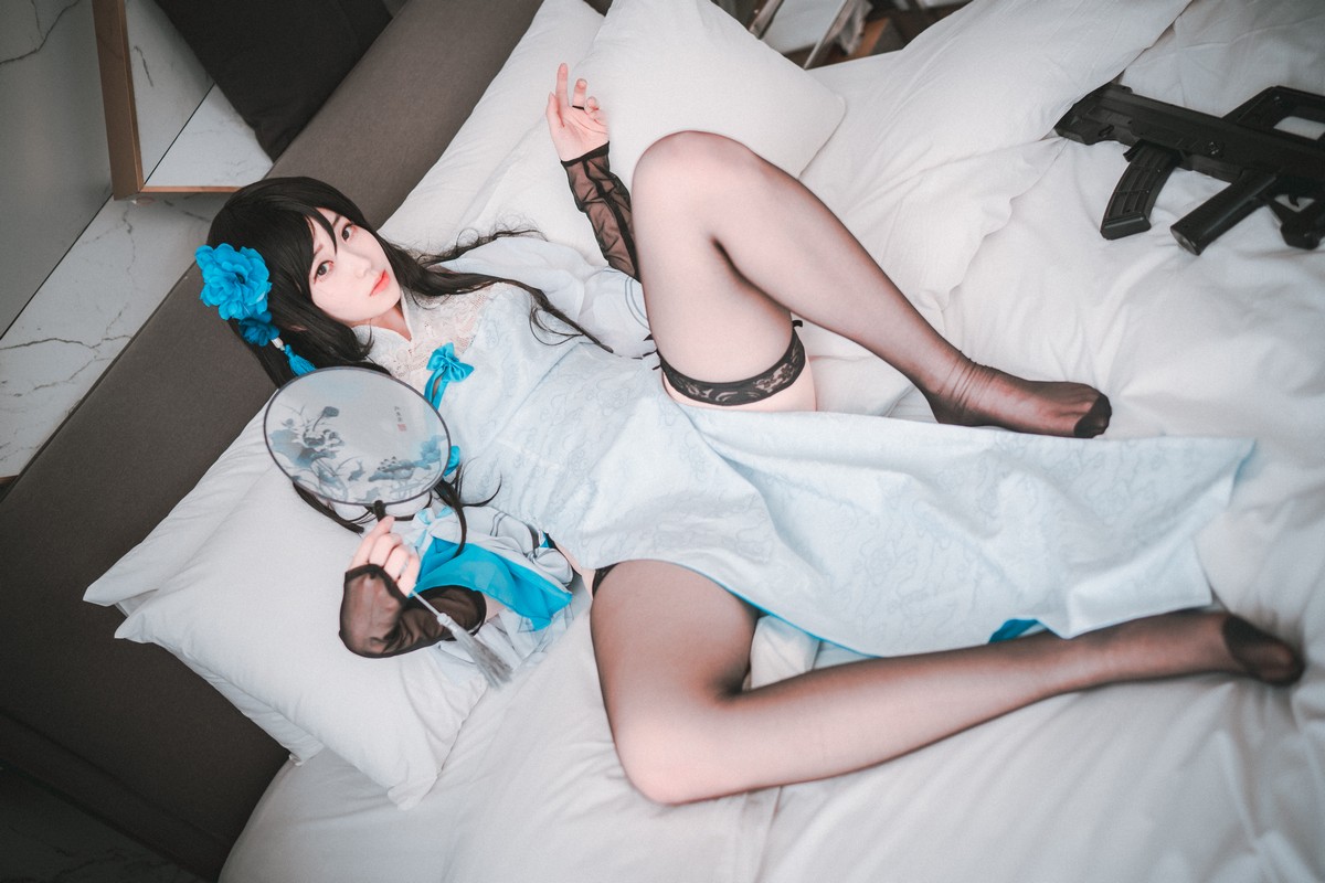 xgyw.top_[DJAWA]No.100_BamBi_Type95 Jade Noisette Rose主题性感旗袍配蕾丝吊袜诱惑写真45P
