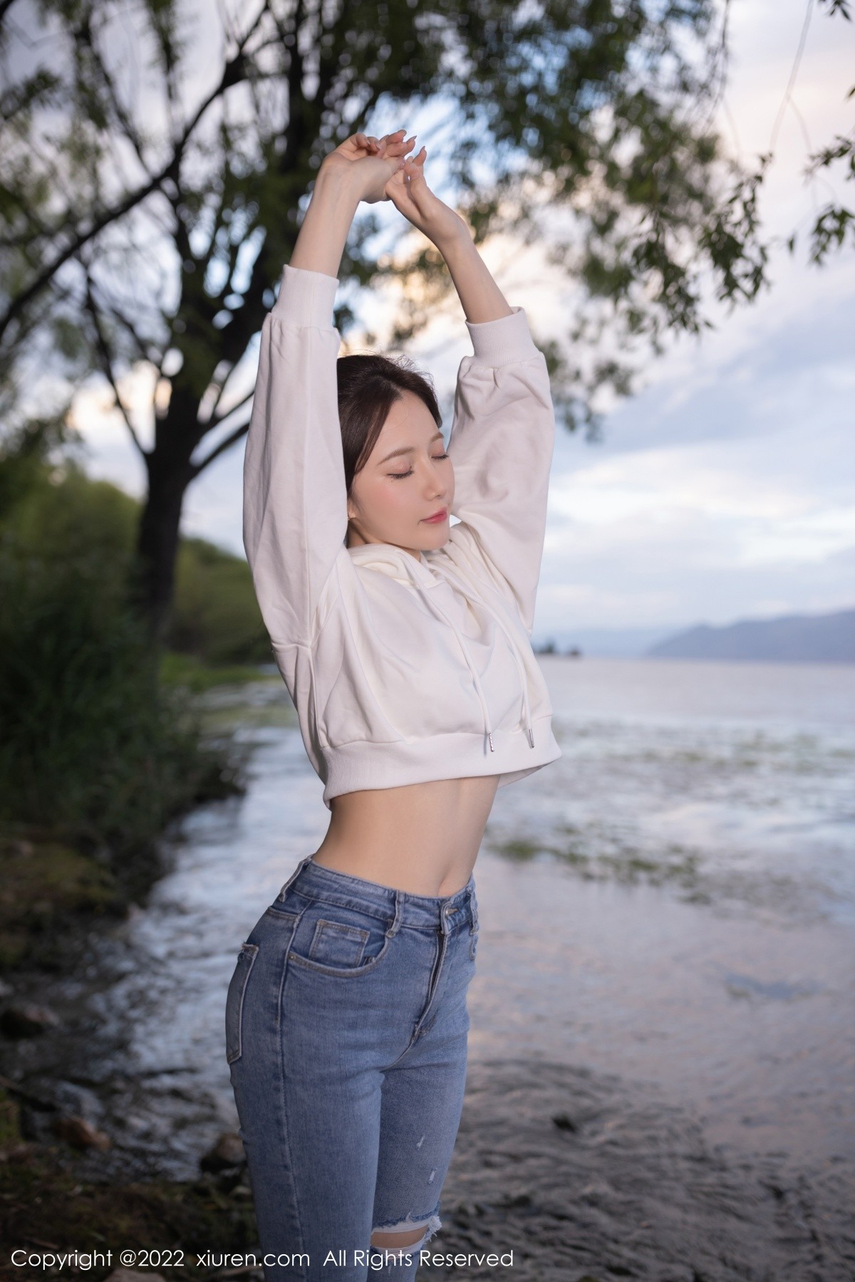 xgyw.top_XiuRen第5159期_模特鱼子酱Fish广州-云南旅拍室内轻透淡红色睡衣撩人诱惑写真82P